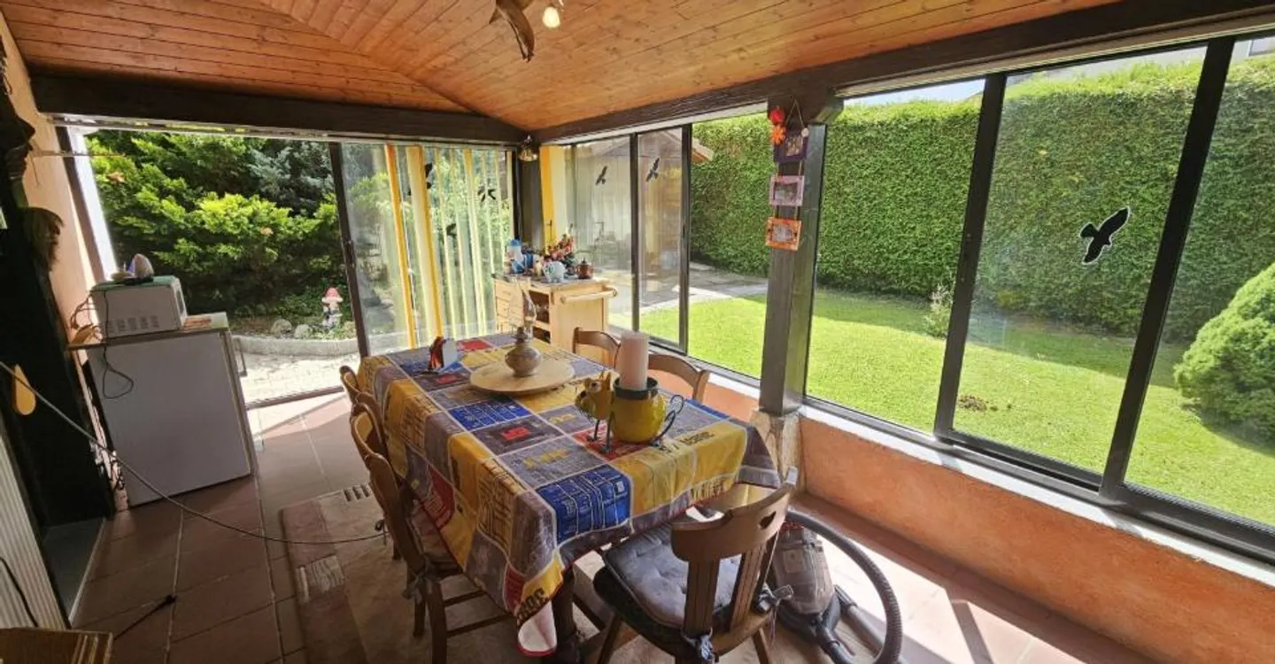 For sale in Malleray, 6.5-room house on a plot of 858 m² - Photo 10 of 12