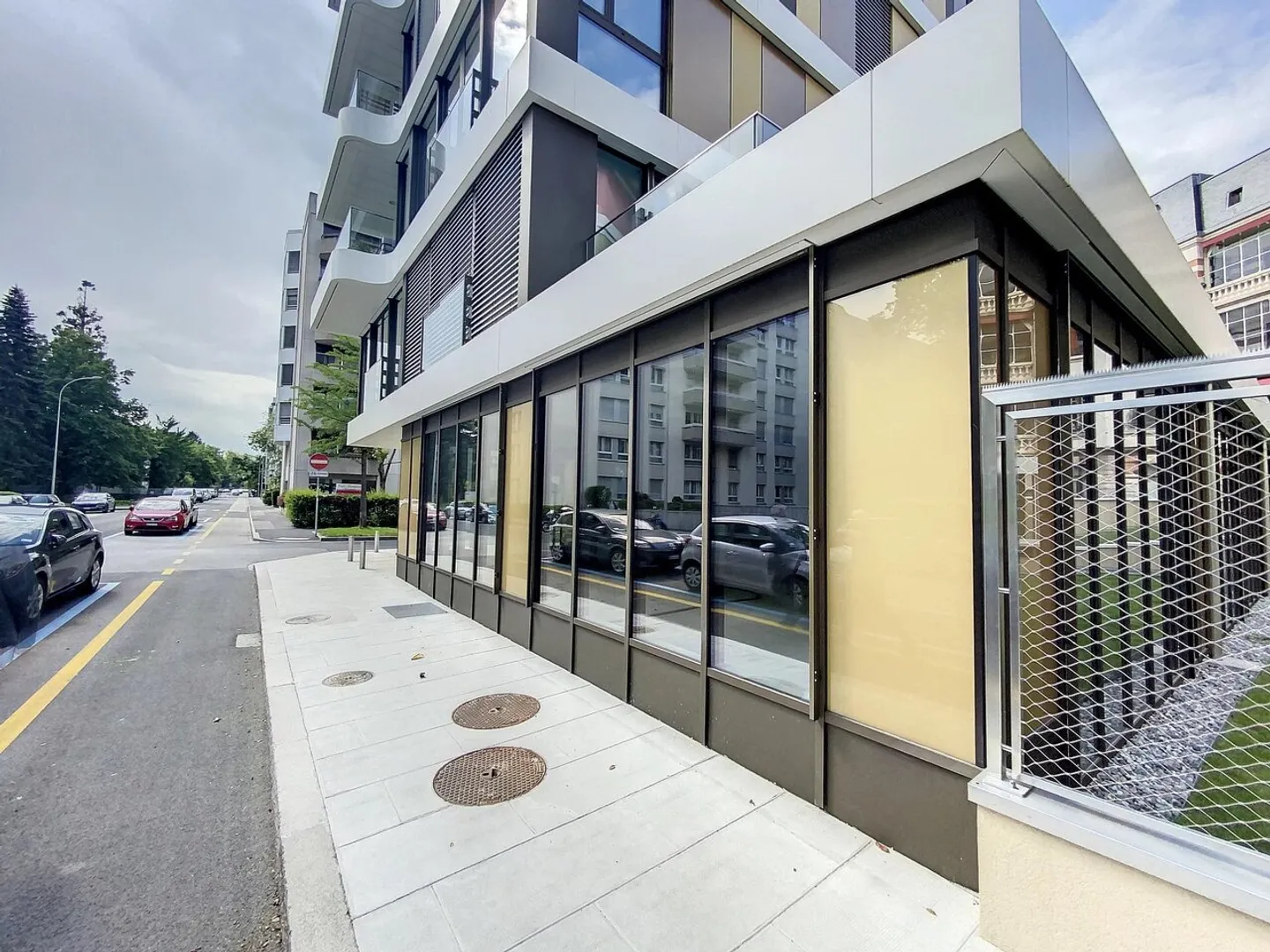 Commercial Space in Charmilles - Photo 2 of 8