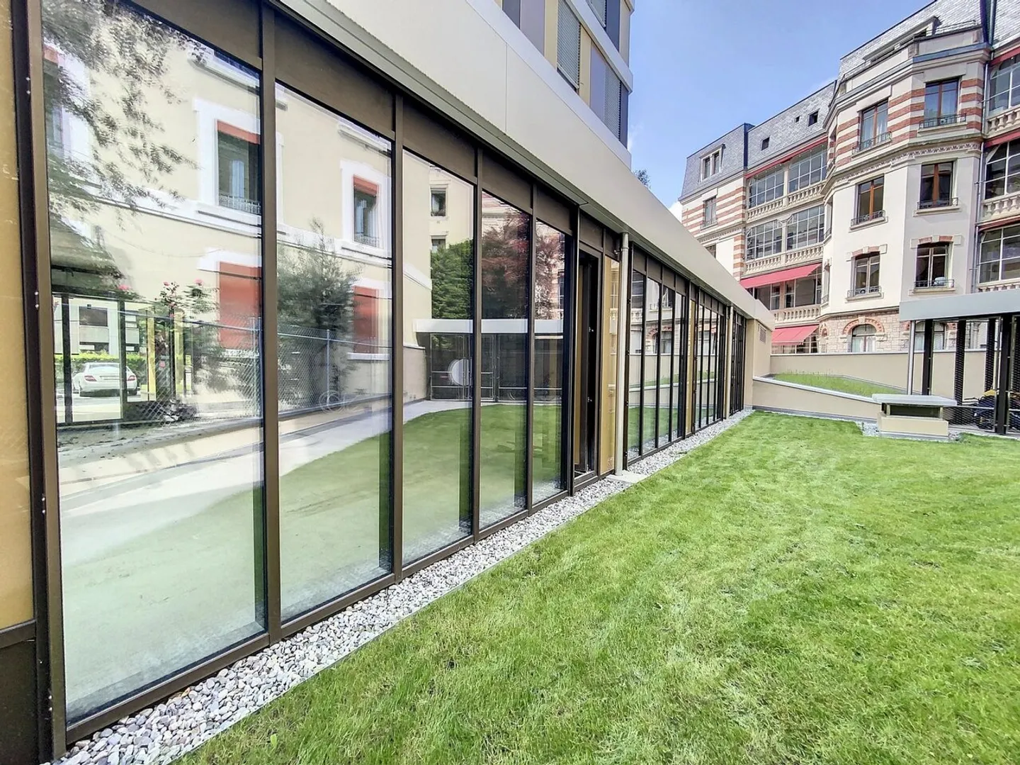 Commercial Space in Charmilles - Photo 4 of 8