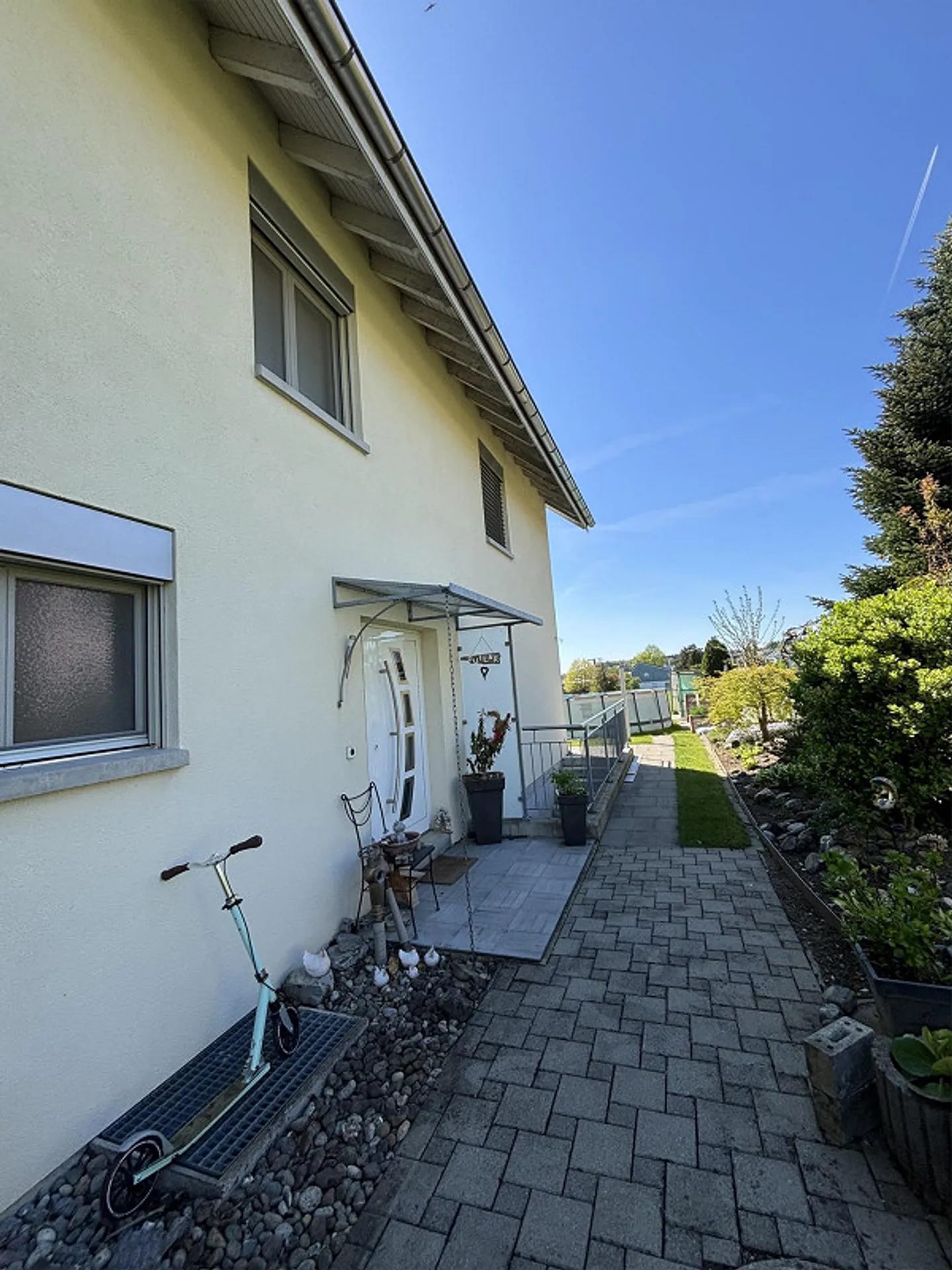 Maison semi-détachée de 5 ½ pièces dans un emplacement ensoleillé et calme - Photo 3 sur 25