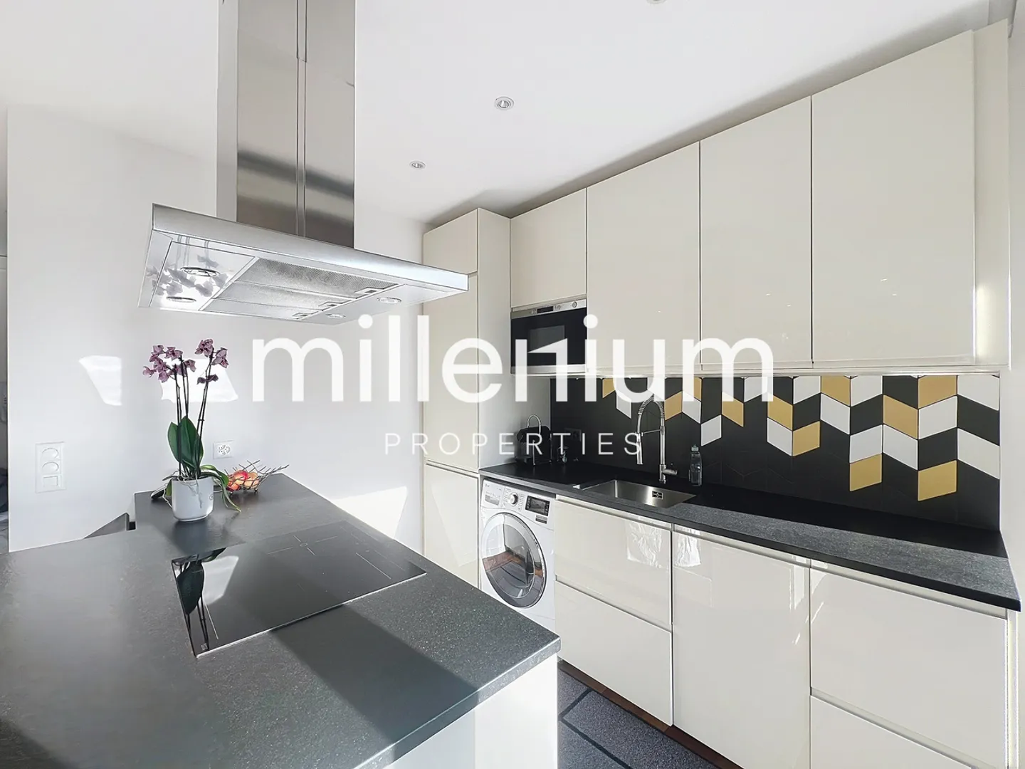 High-end apartment near the UN - Photo 6 of 18