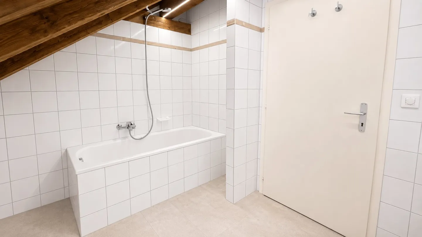 Rue des Saars 131, Neuchâtel - Unabhängige 4-Zimmer-Wohnung im 1. Stock - Foto 8 von 10