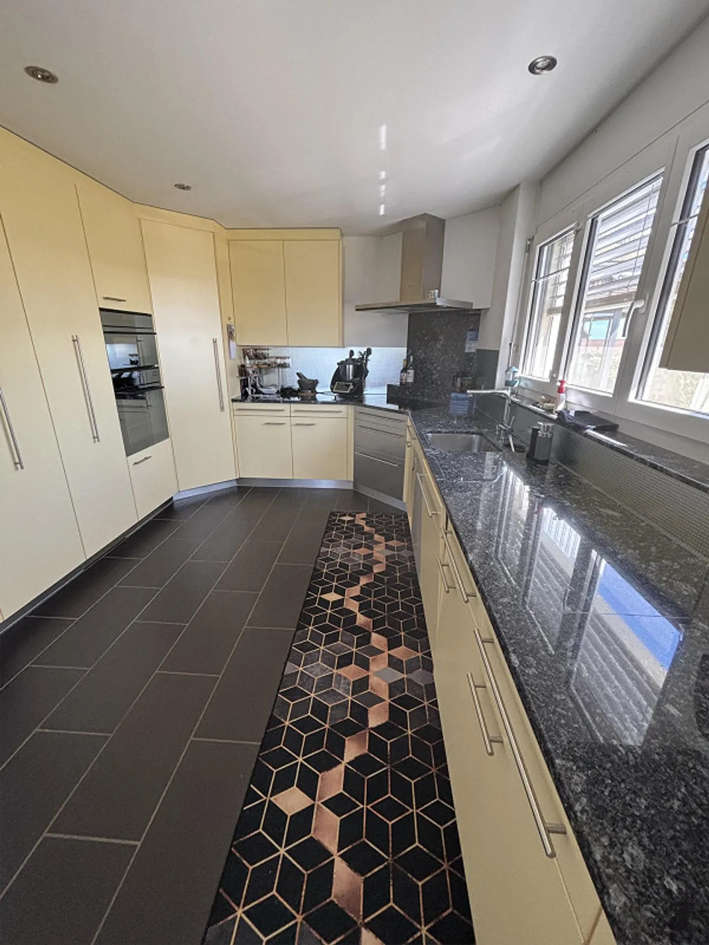 Maison semi-détachée de 5 ½ pièces dans un emplacement ensoleillé et calme - Photo 6 sur 25