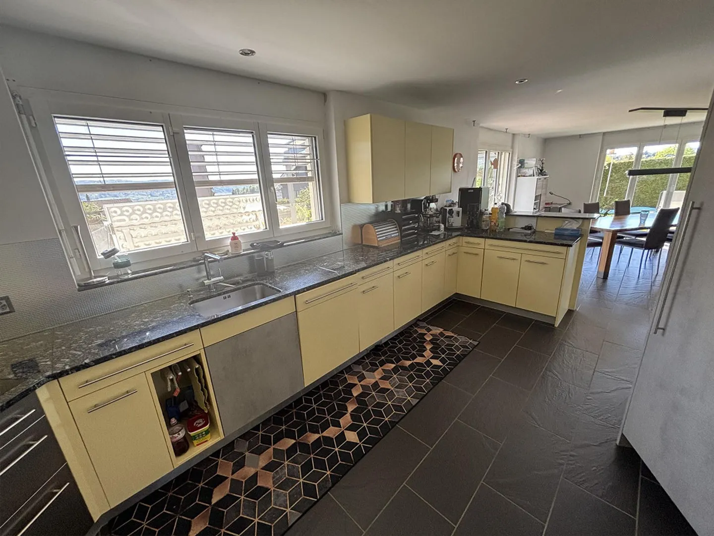 Maison semi-détachée de 5 ½ pièces dans un emplacement ensoleillé et calme - Photo 7 sur 25