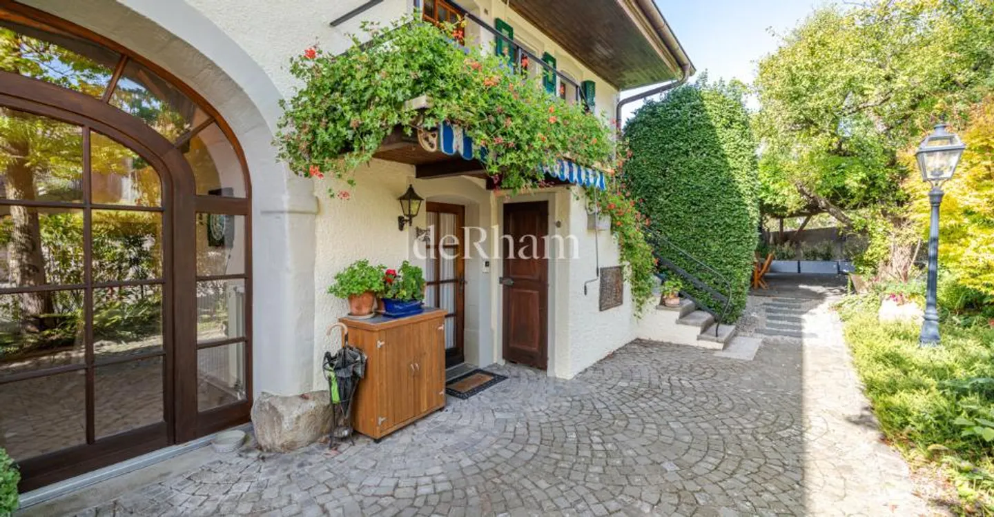Magnificent village house in the heart of Mex with garden - Photo 2 of 11