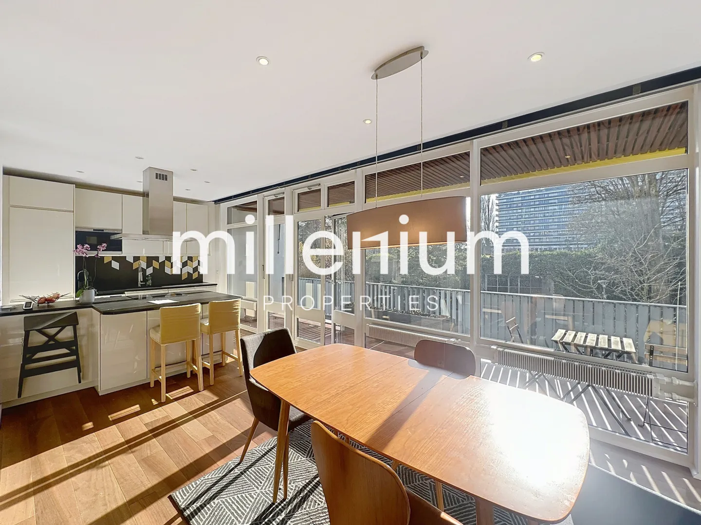 High-end apartment near the UN - Photo 11 of 18