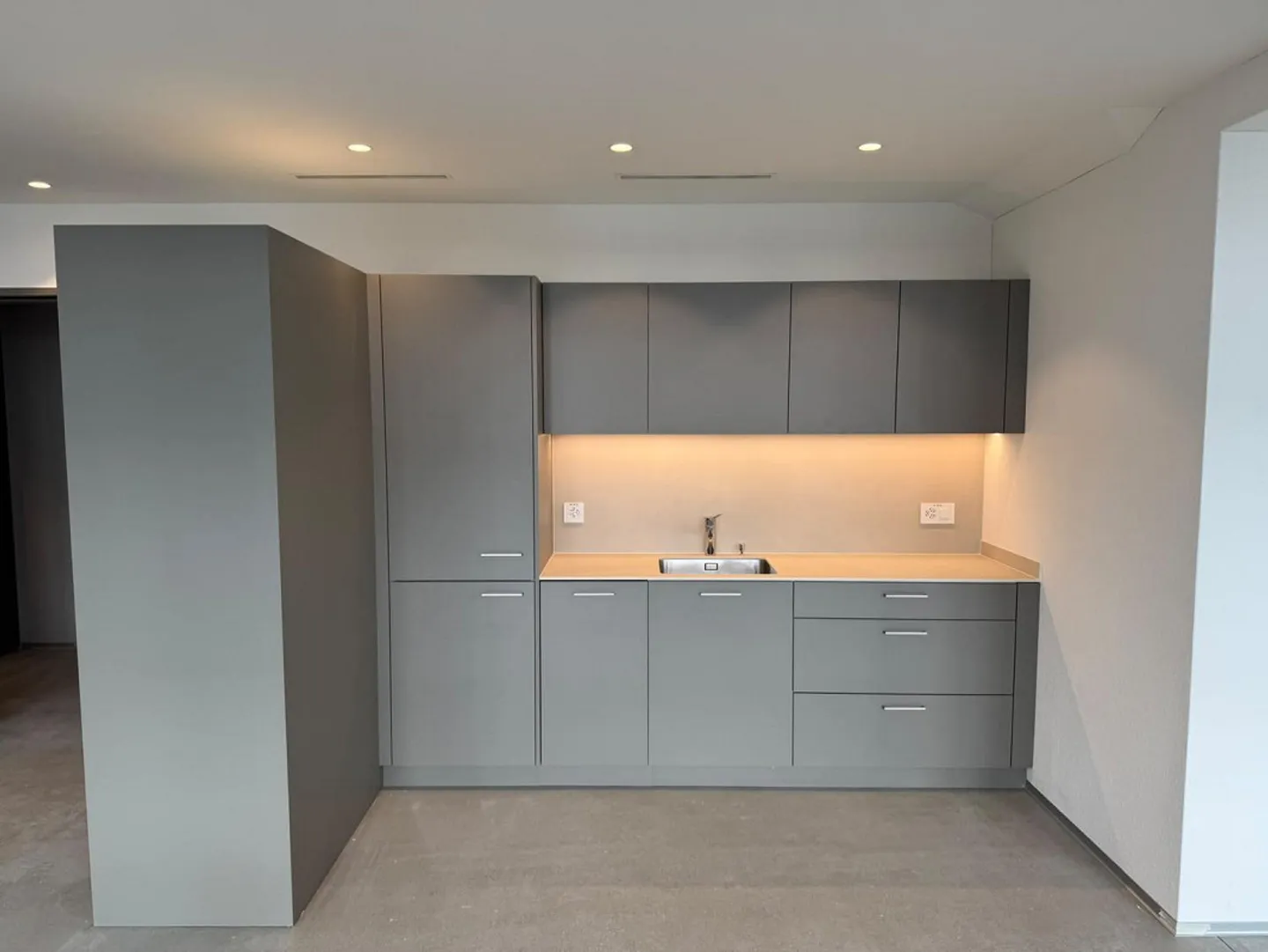 Modern office in a central location in Opfikon for rent! - Photo 3 of 5