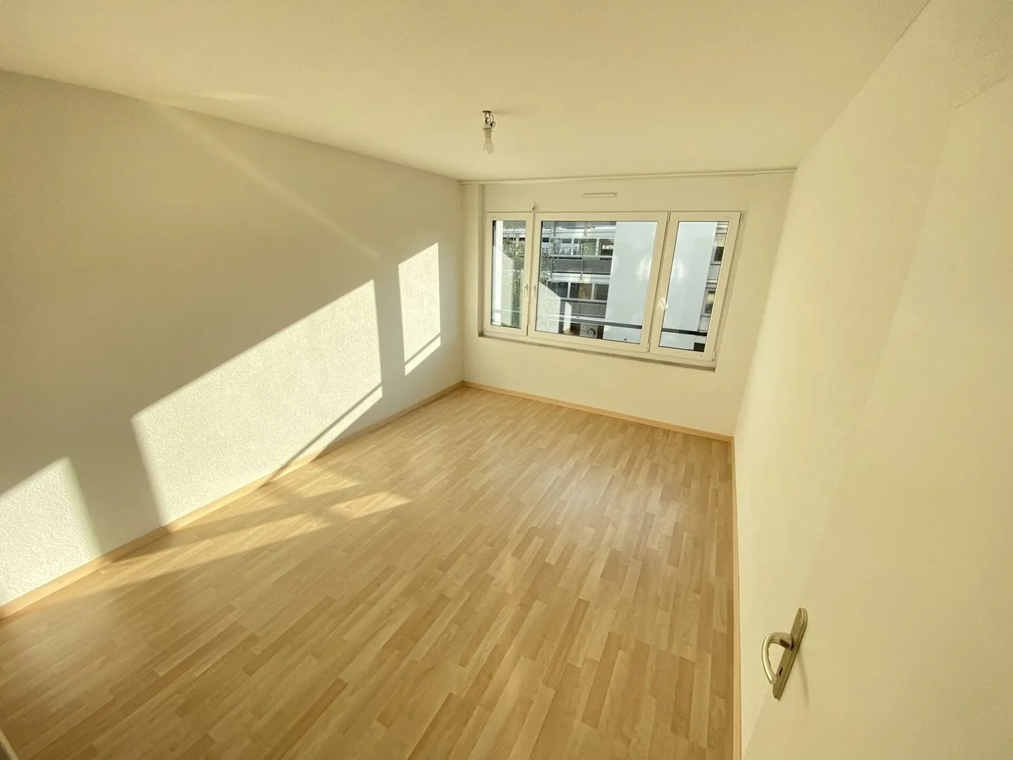 Appartamento moderno 2.5 locali - Zurigo Seebach - Foto 3 di 7