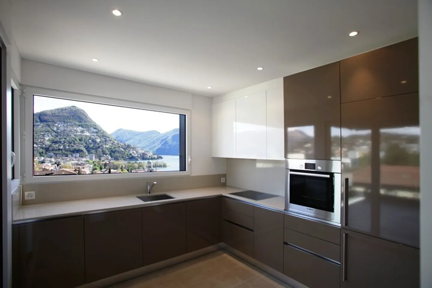 HELL 4.5 ZIMMER NAHE DEM ZENTRUM VON LUGANO - Foto 3 von 10