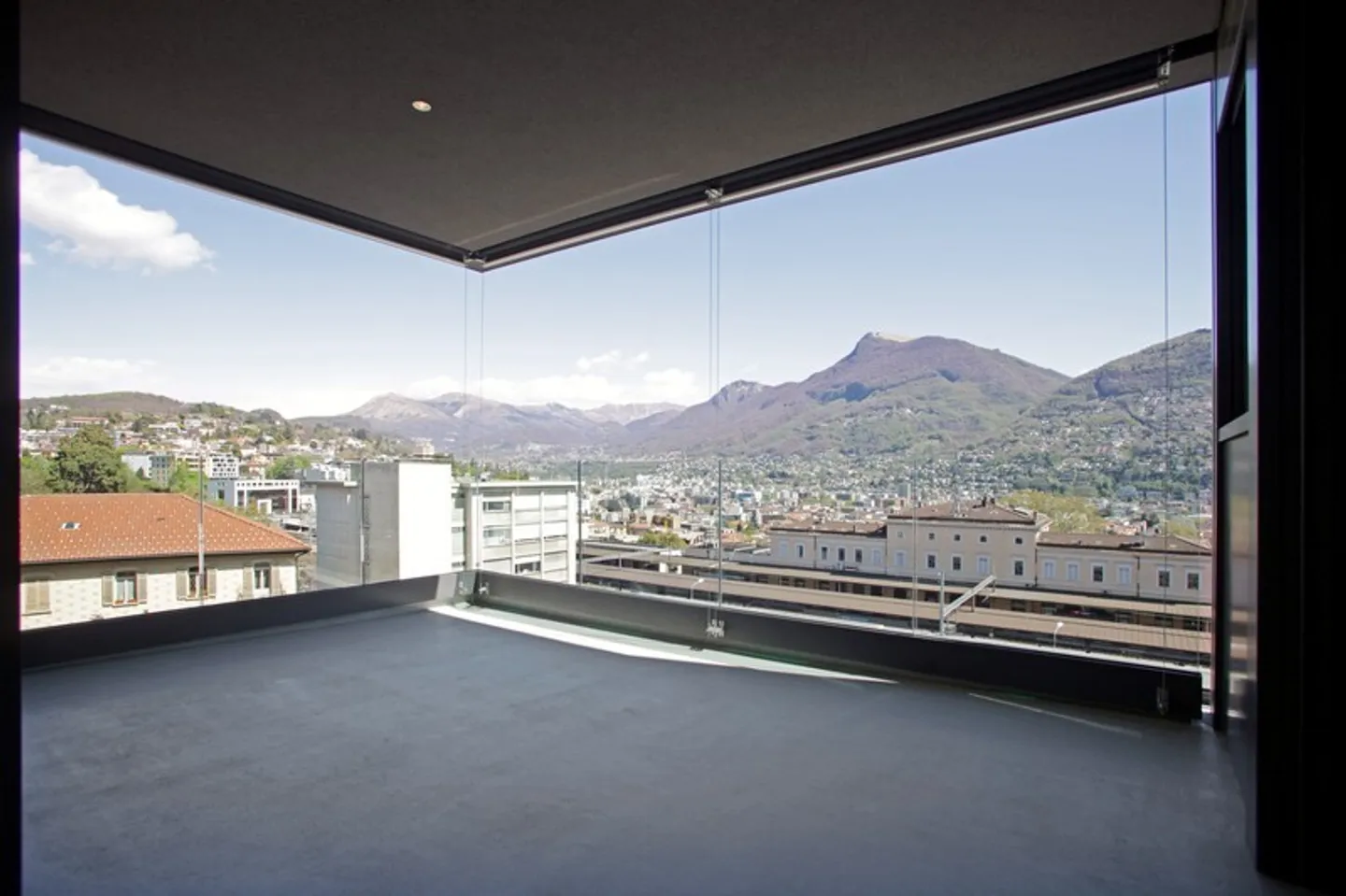 HELL 4.5 ZIMMER NAHE DEM ZENTRUM VON LUGANO - Foto 7 von 10