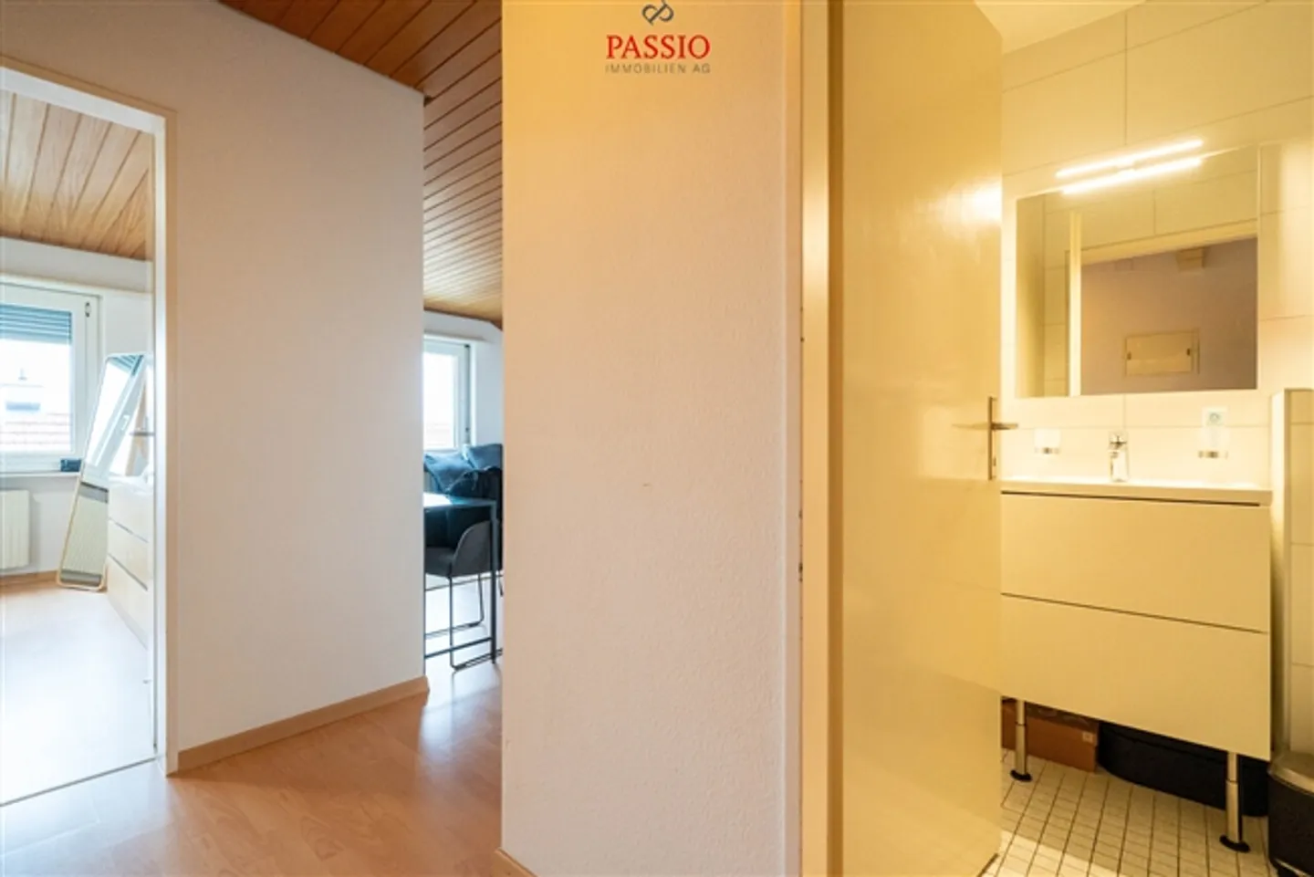 Appartement rénové et loué de 2,5 pièces au 3ème étage - Photo 4 sur 9