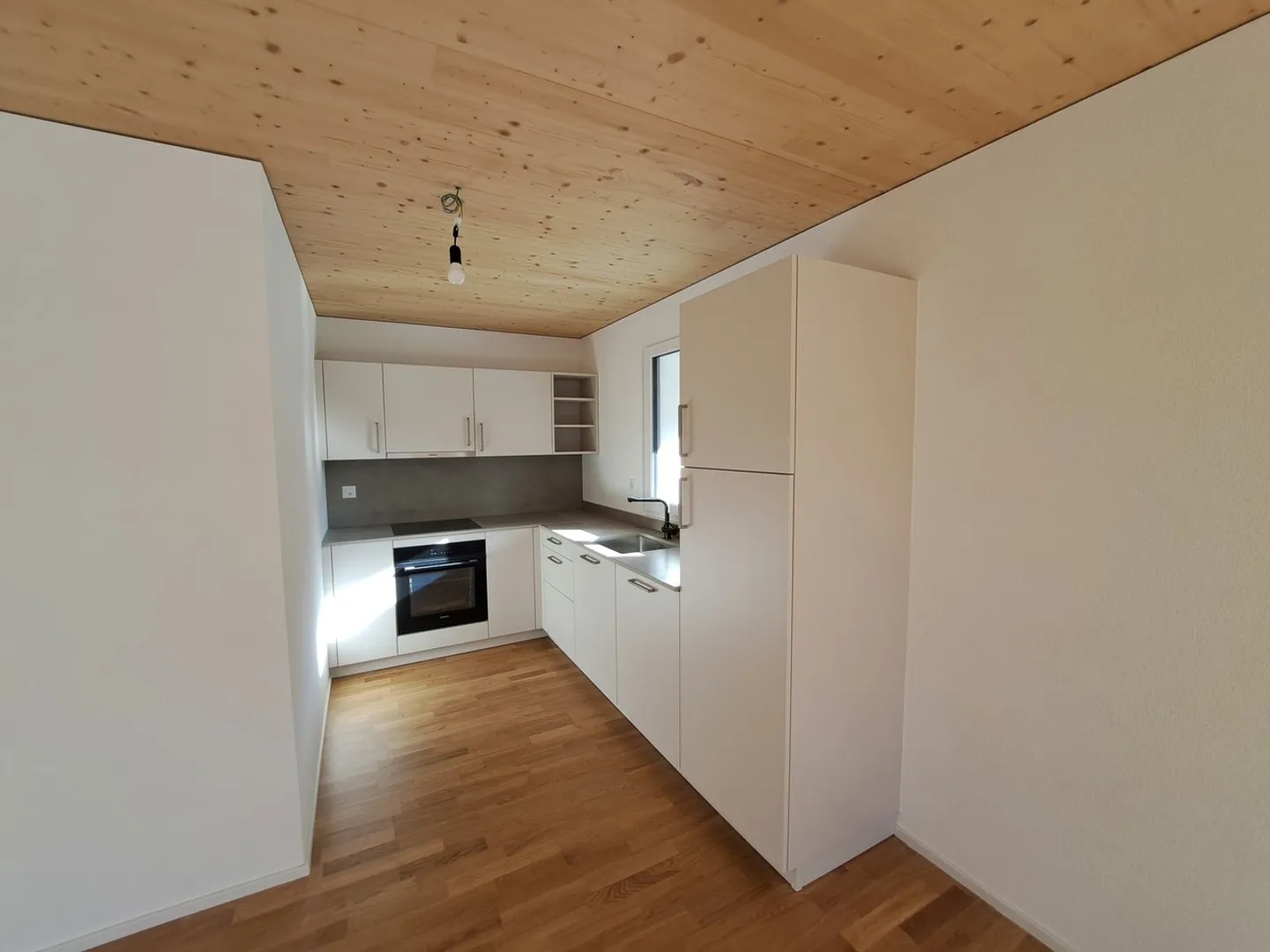 Bellissimo nuovo appartamento di 3,5 stanze con grande balcone in affitto - Foto 4 di 9