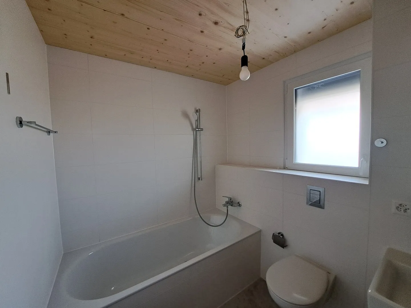 Bellissimo nuovo appartamento di 3,5 stanze con grande balcone in affitto - Foto 8 di 9