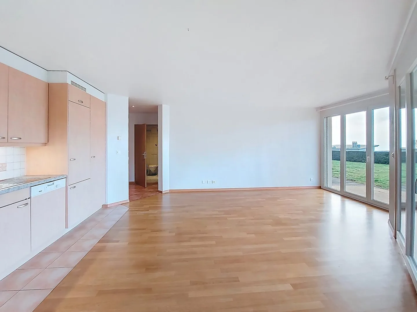 Prachtvolle 3.5-Zimmer-Wohnung mit Terrasse und Garten, freier Blick auf den See - Foto 3 von 13