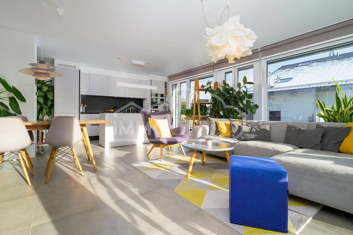 Wunderschöne 3,5 Zimmer mit großer Terrasse und optimaler Helligkeit - Foto 3 von 12