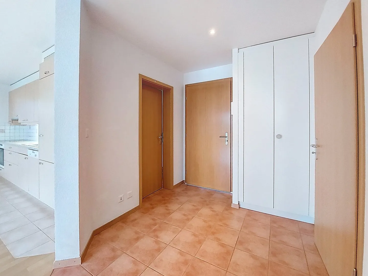 Prachtvolle 3.5-Zimmer-Wohnung mit Terrasse und Garten, freier Blick auf den See - Foto 9 von 13