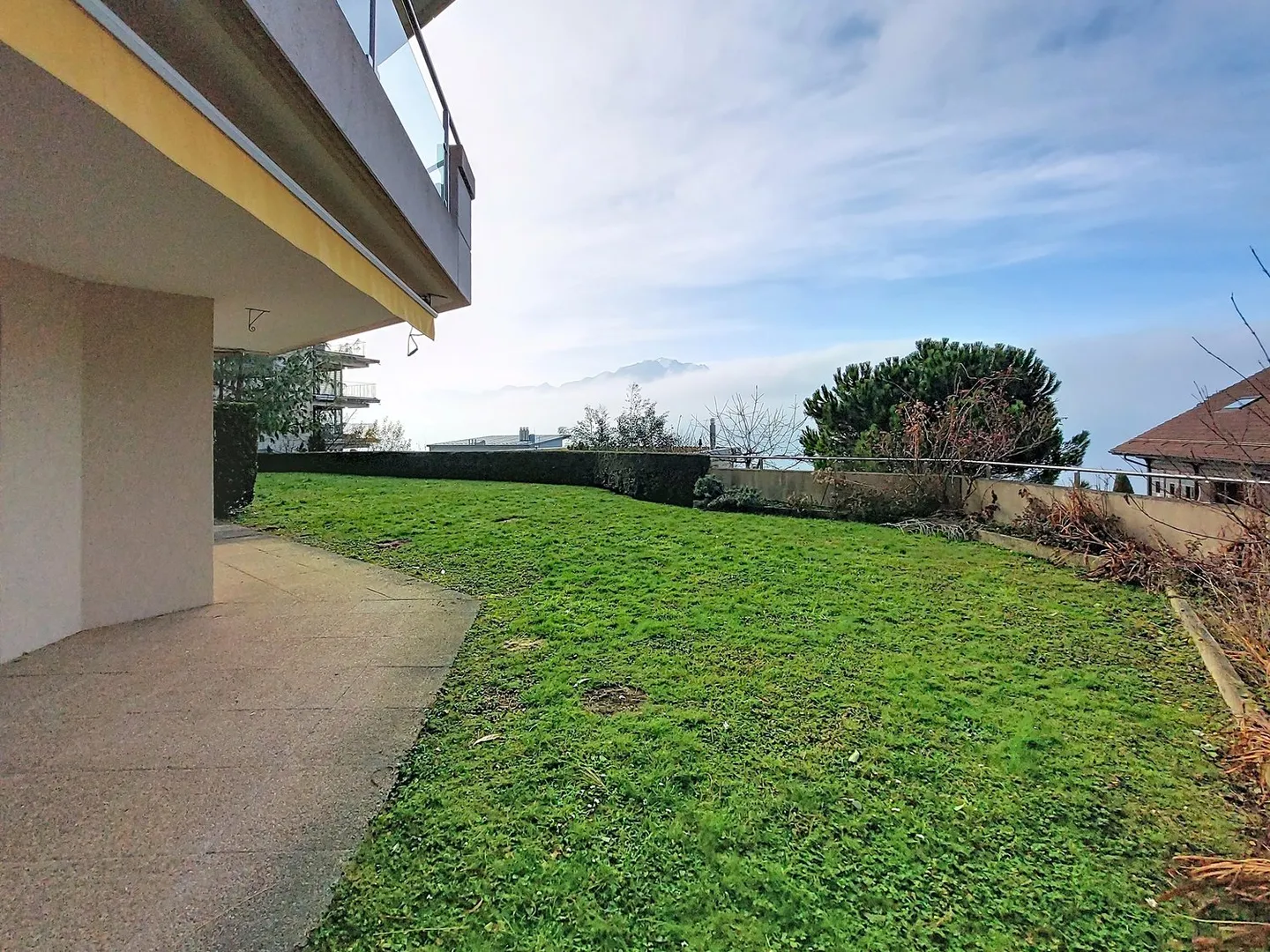 Prachtvolle 3.5-Zimmer-Wohnung mit Terrasse und Garten, freier Blick auf den See - Foto 11 von 13