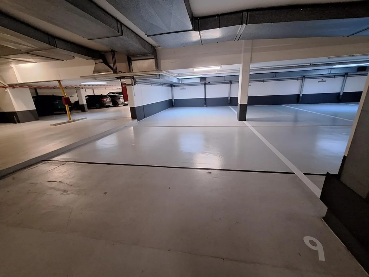 Parking space in the center of Lausanne - Photo 1 of 2