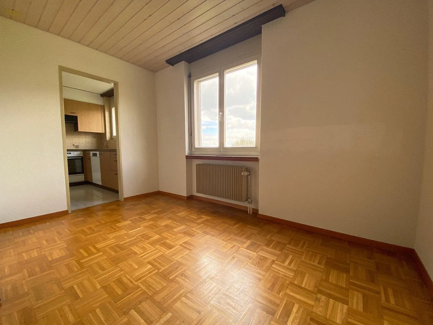 3.5 Room Apartment on the 2nd Floor in a Quiet Location - Photo 2 of 11