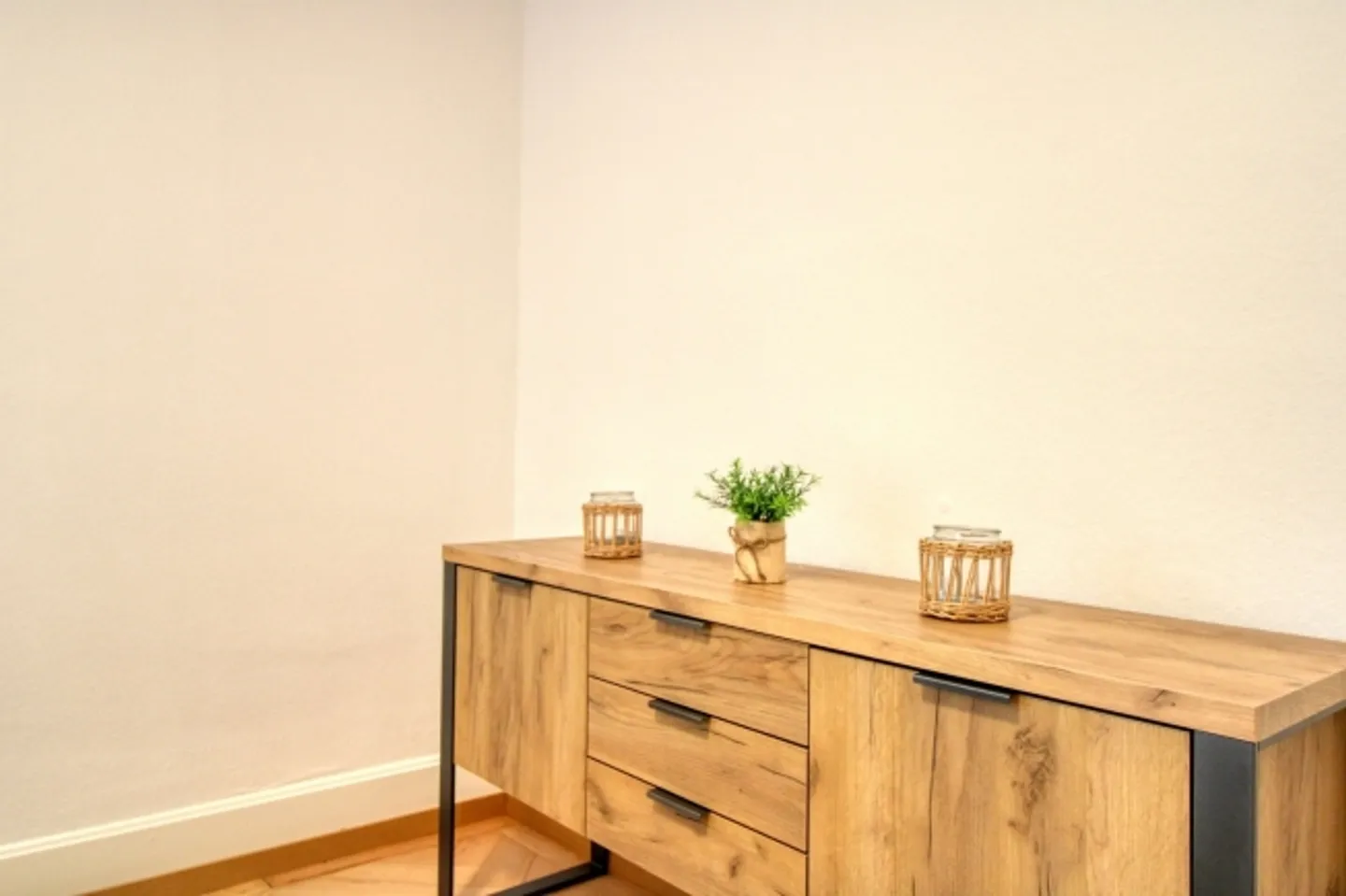 Comfort and Community in Lausanne - Photo 4 of 13