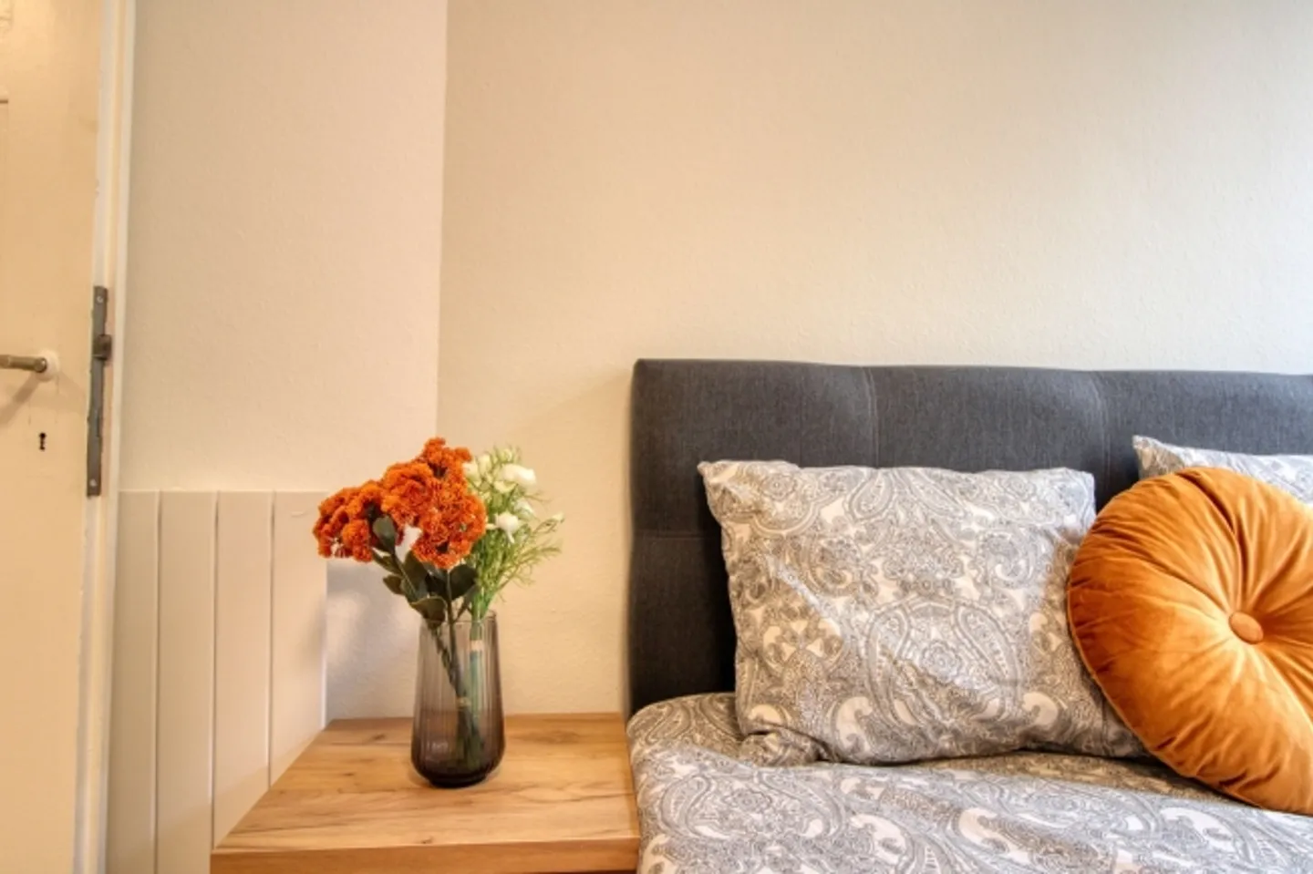 Comfort and Community in Lausanne - Photo 5 of 13