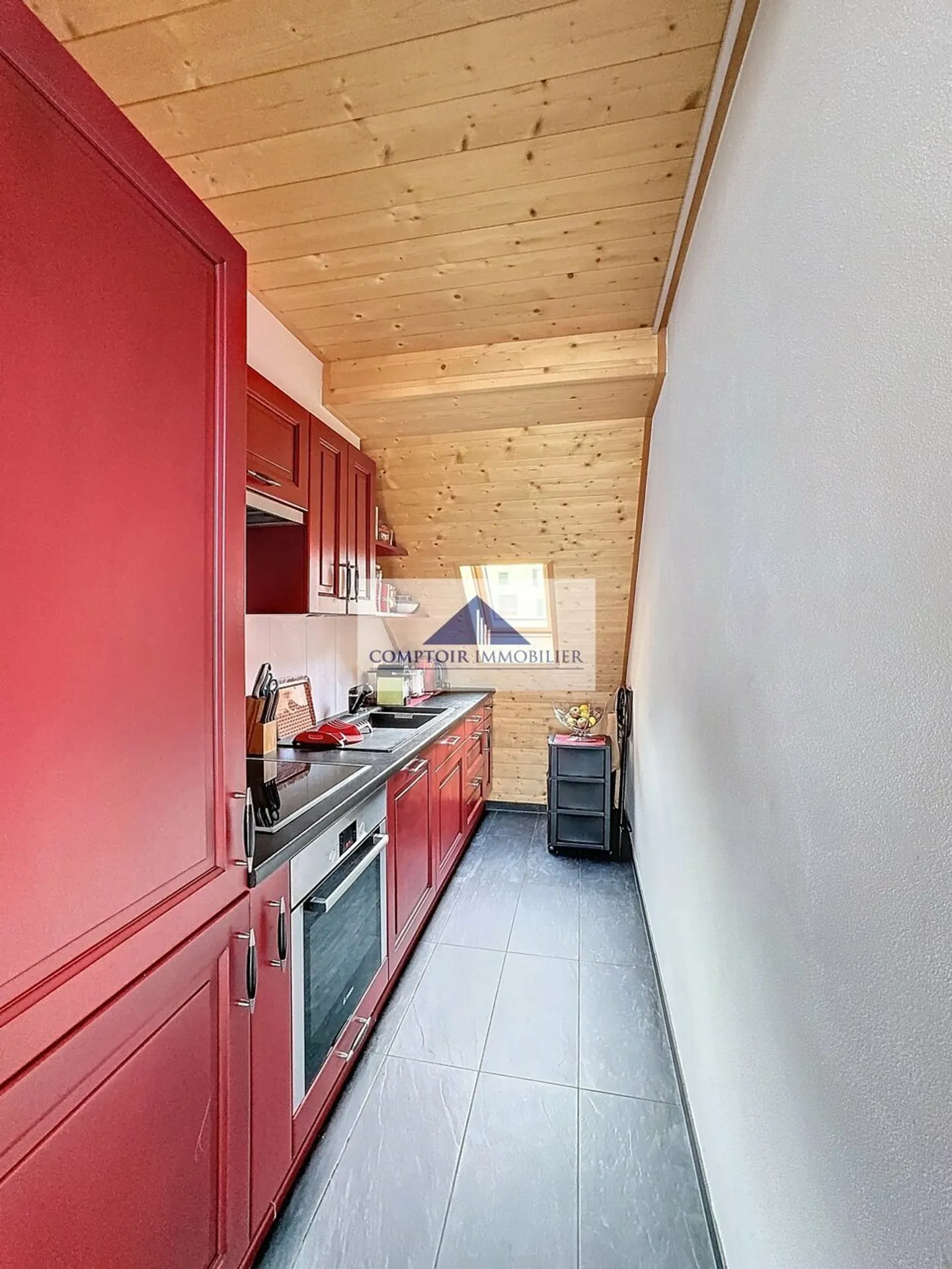 2,5 Zimmer im Dachgeschoss mit Blick auf den See - Foto 5 von 11