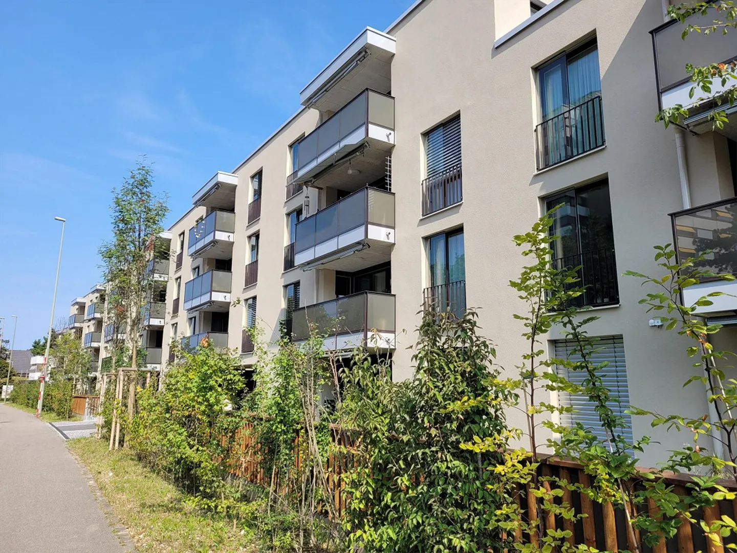 Moderne 3,5-Zimmer-Wohnung mit Loggia - Foto 2 von 14