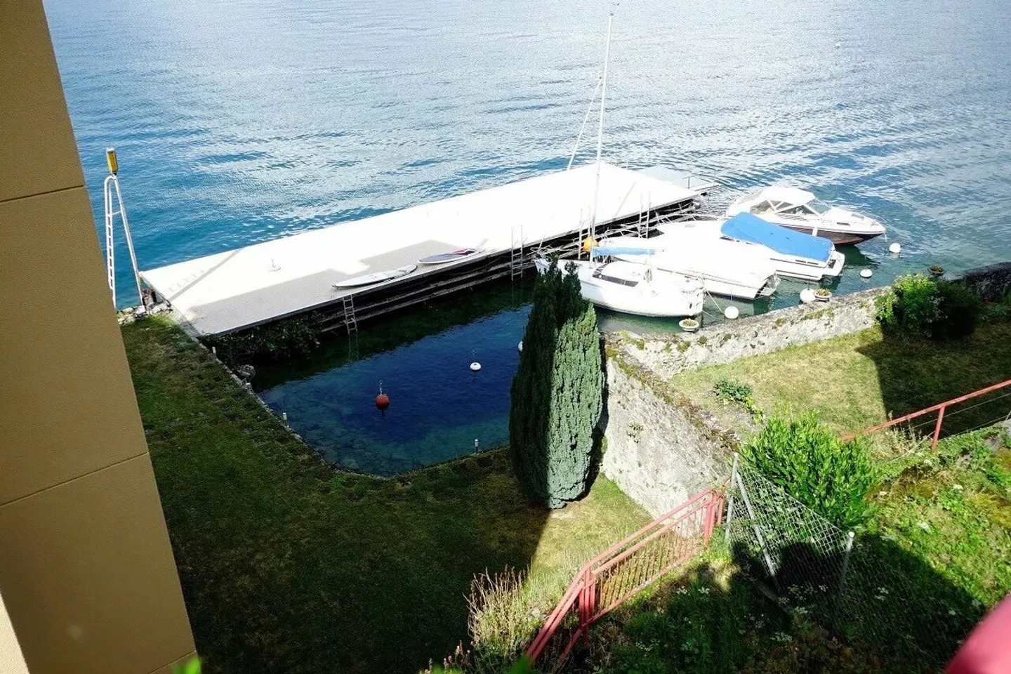 2,5 Zimmer im Dachgeschoss mit Blick auf den See - Foto 10 von 11