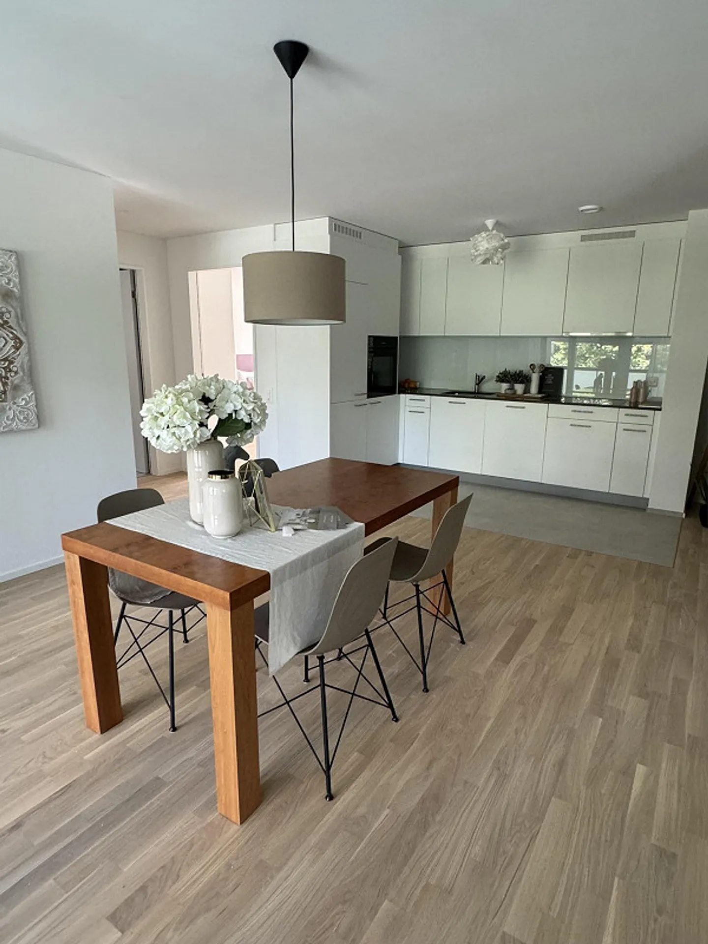 Moderne 3,5-Zimmer-Wohnung mit Loggia - Foto 4 von 14