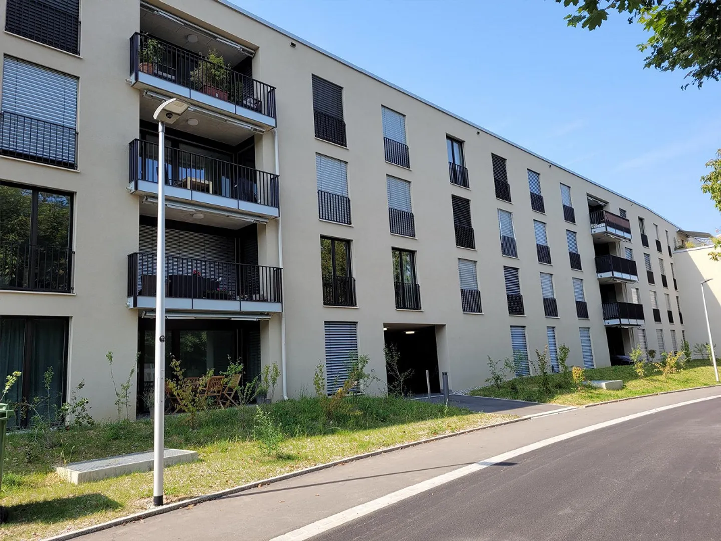 Moderne 3,5-Zimmer-Wohnung mit Loggia - Foto 1 von 14