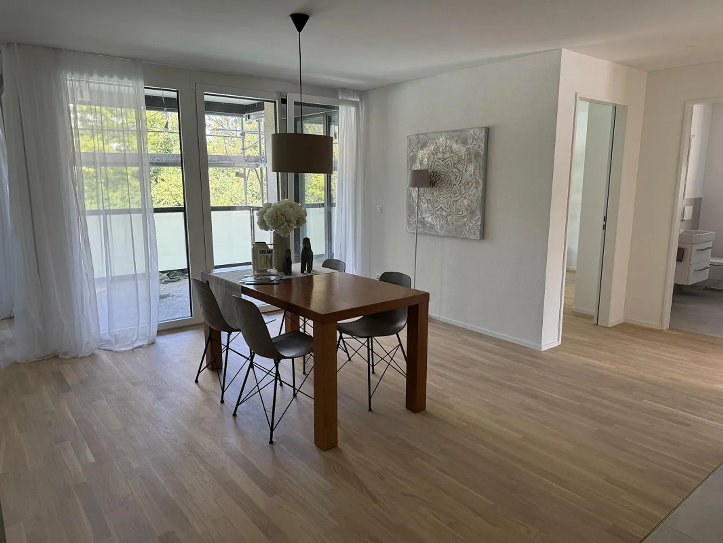 Moderne 3,5-Zimmer-Wohnung mit Loggia - Foto 7 von 14