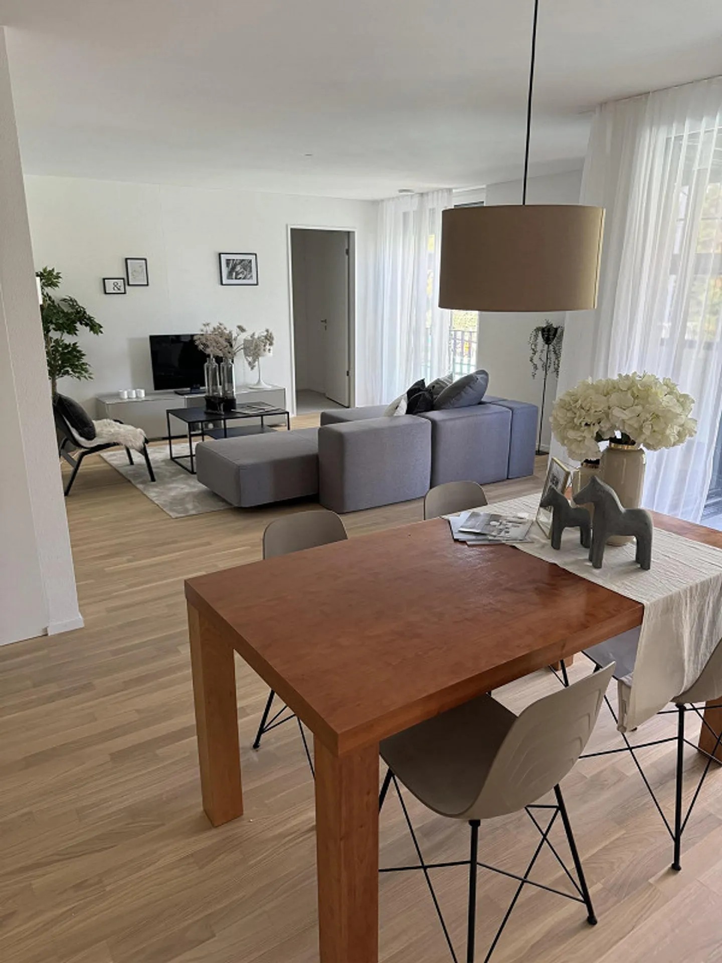 Moderne 3,5-Zimmer-Wohnung mit Loggia - Foto 8 von 14