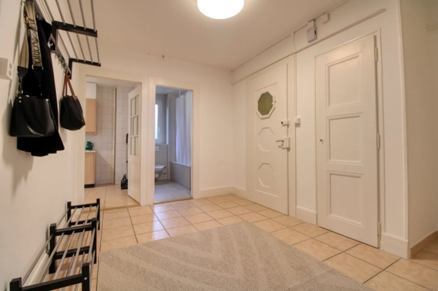 Comfort and Community in Lausanne - Photo 12 of 13