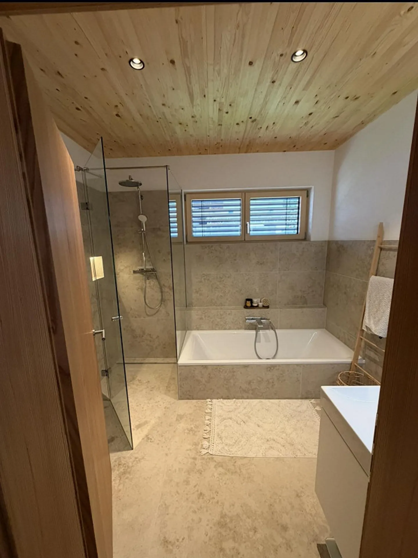 Appartamento nuovo esclusivo di 3,5 locali in stile chalet - Foto 7 di 12