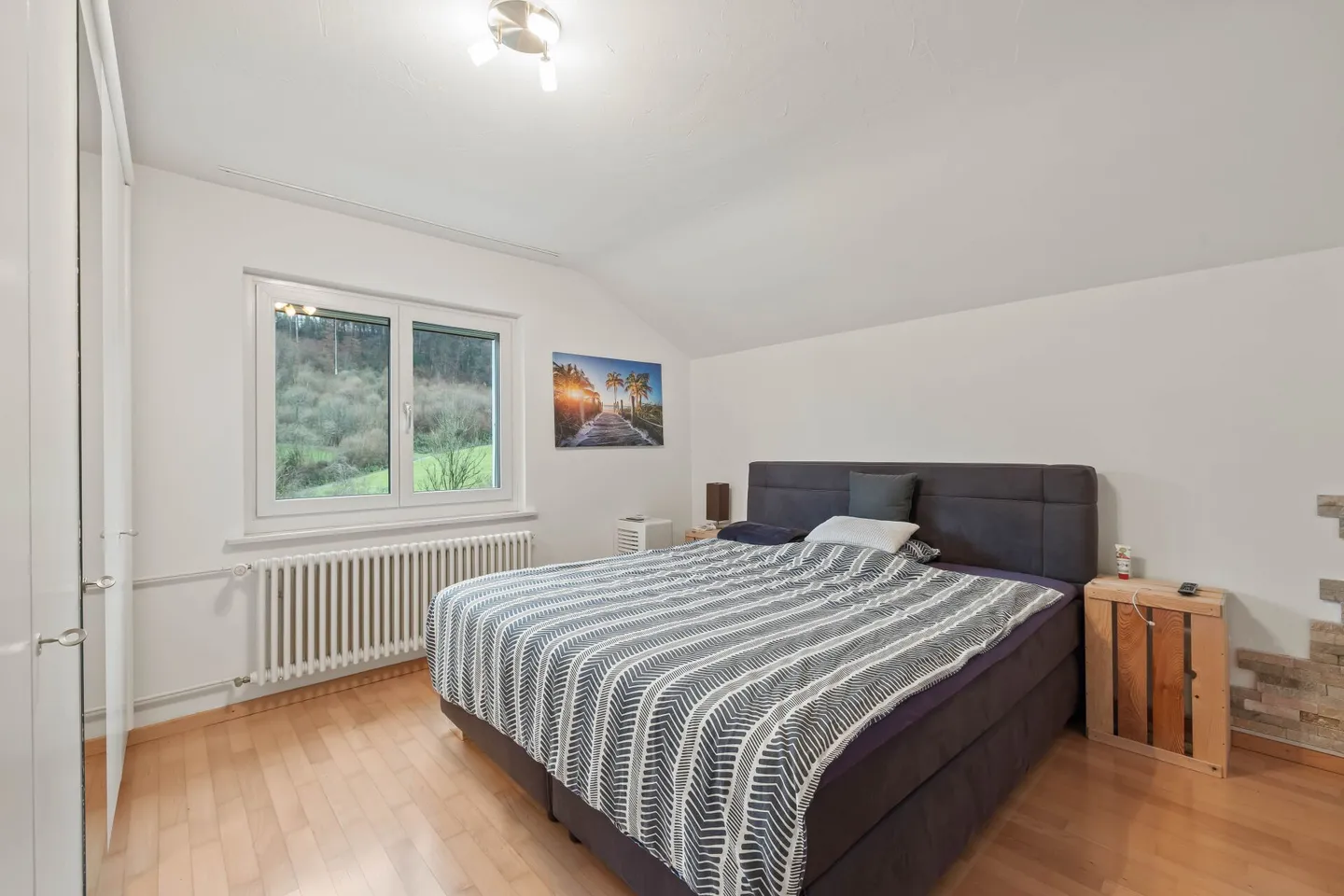 Charmantes Einfamilienhaus in erhöhter Lage mit vielseitigen Nutzungsmöglichkeiten. - Foto 6 von 13