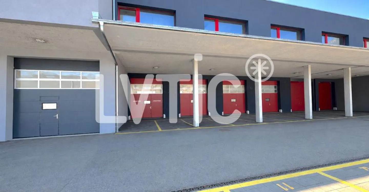 Laboratori, depositi di 400 m2 in vendita a Collombey - Foto 1 di 11