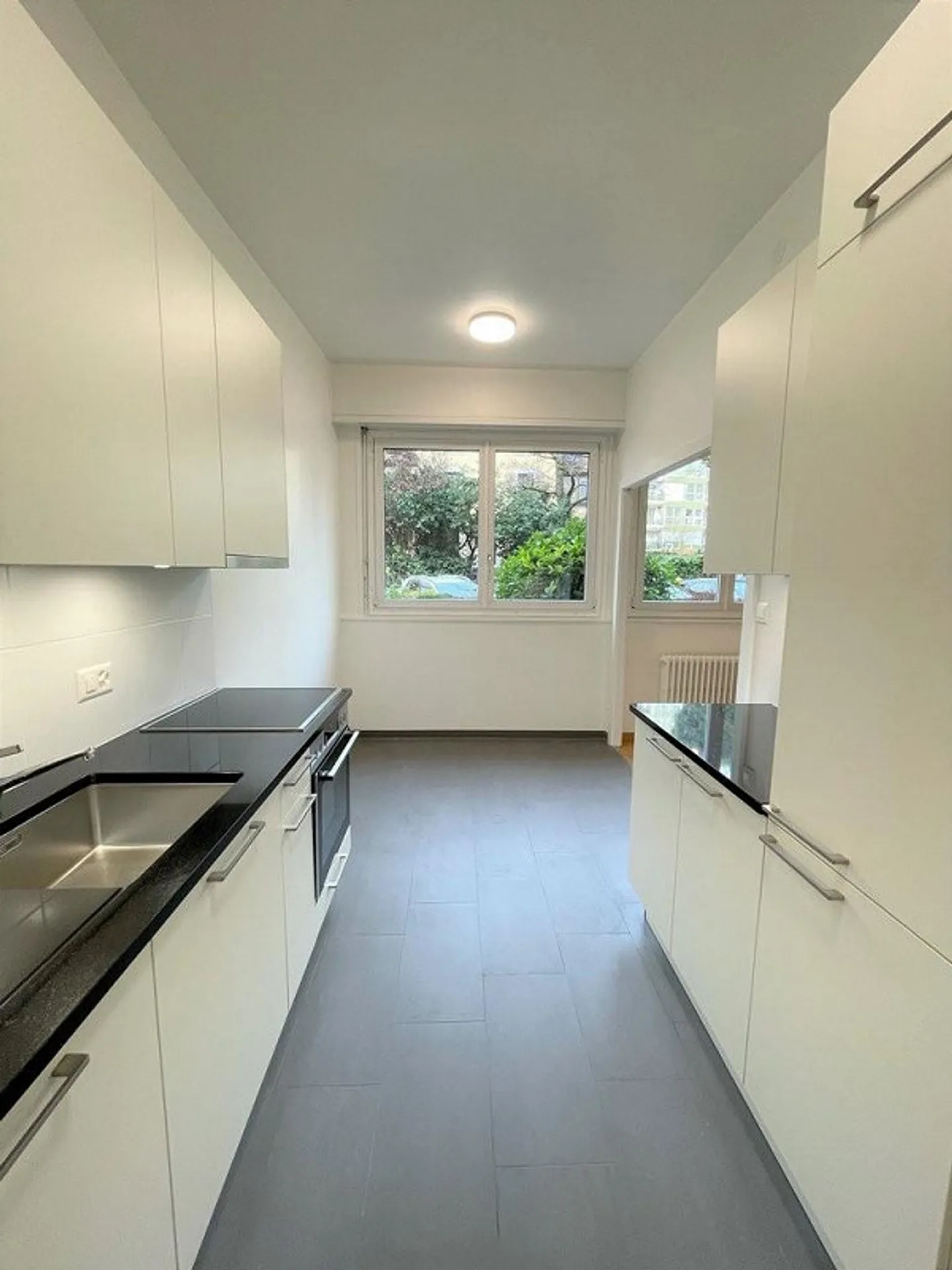 Beautiful Family Apartment - Photo 4 of 12