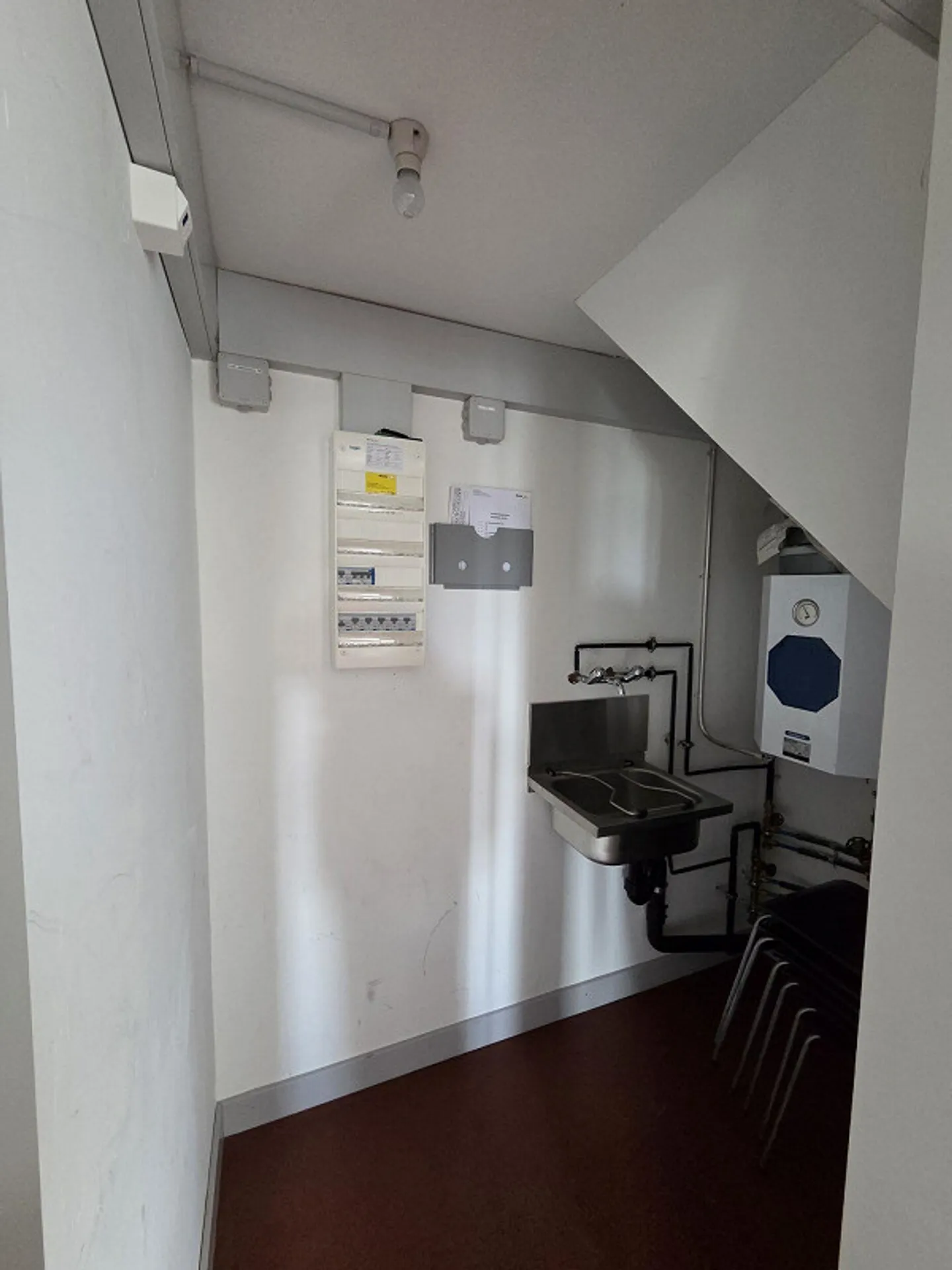 Spazi per uffici e commerciali centrali e luminosi direttamente alla stazione ferroviaria di Bülach - Foto 11 di 12