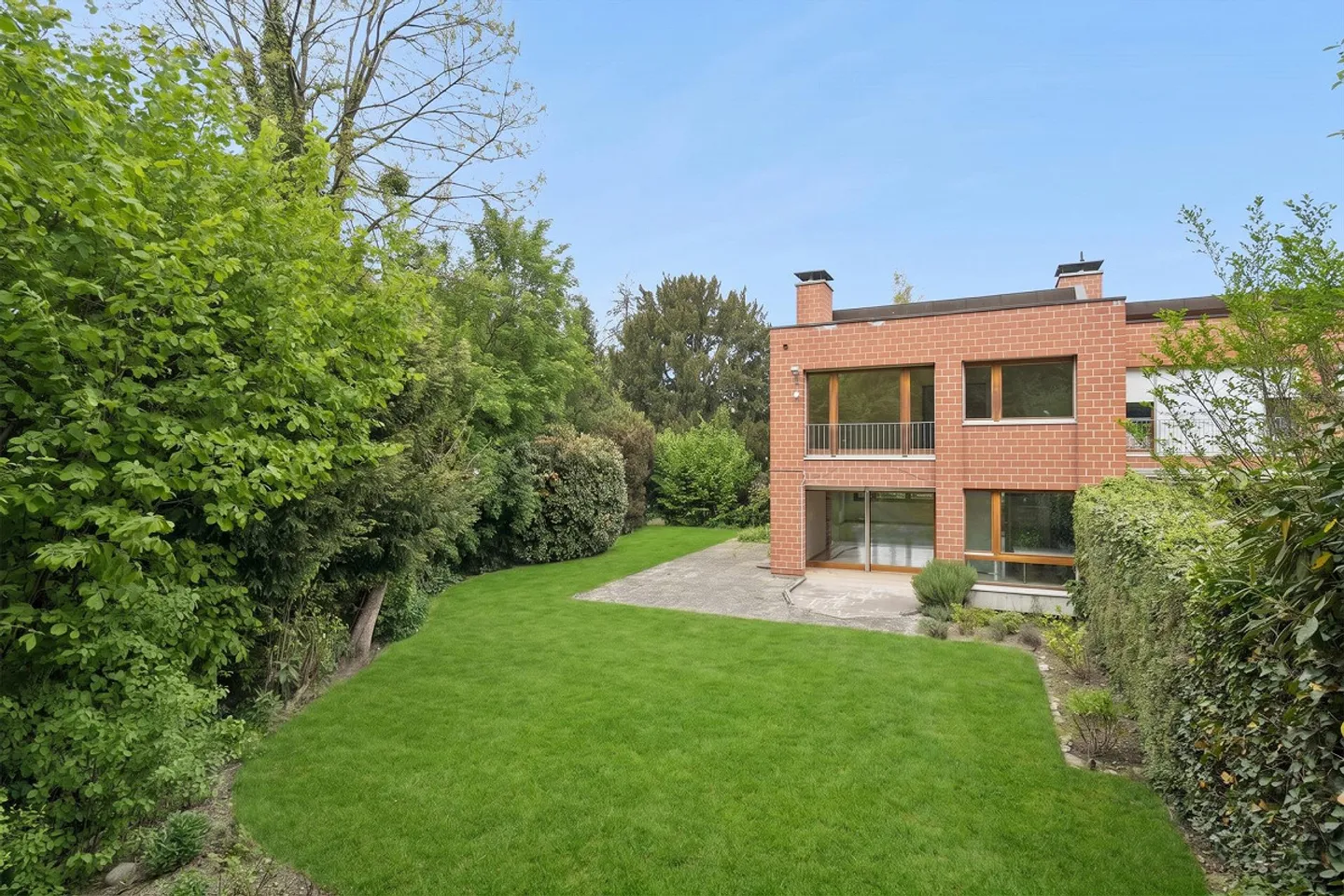 Vivre dans le vert – Votre maison de coin avec idylle de jardin - Photo 1 sur 12