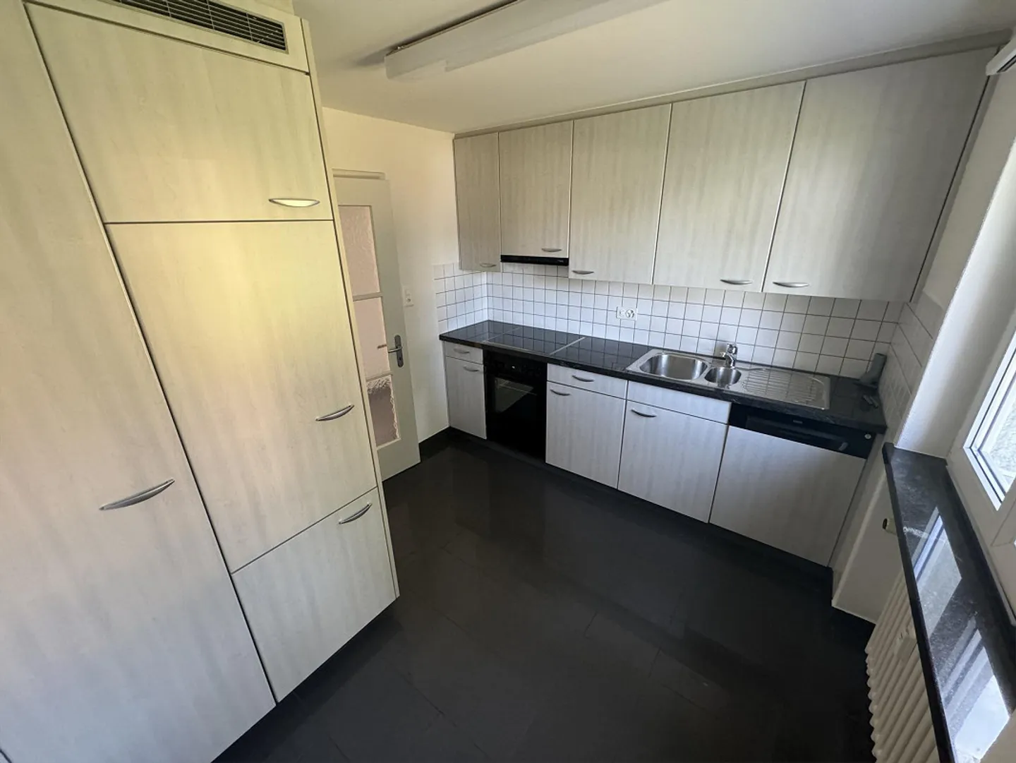 Spacious 4.0-room apartment with large balcony in a quiet location - Photo 2 of 10