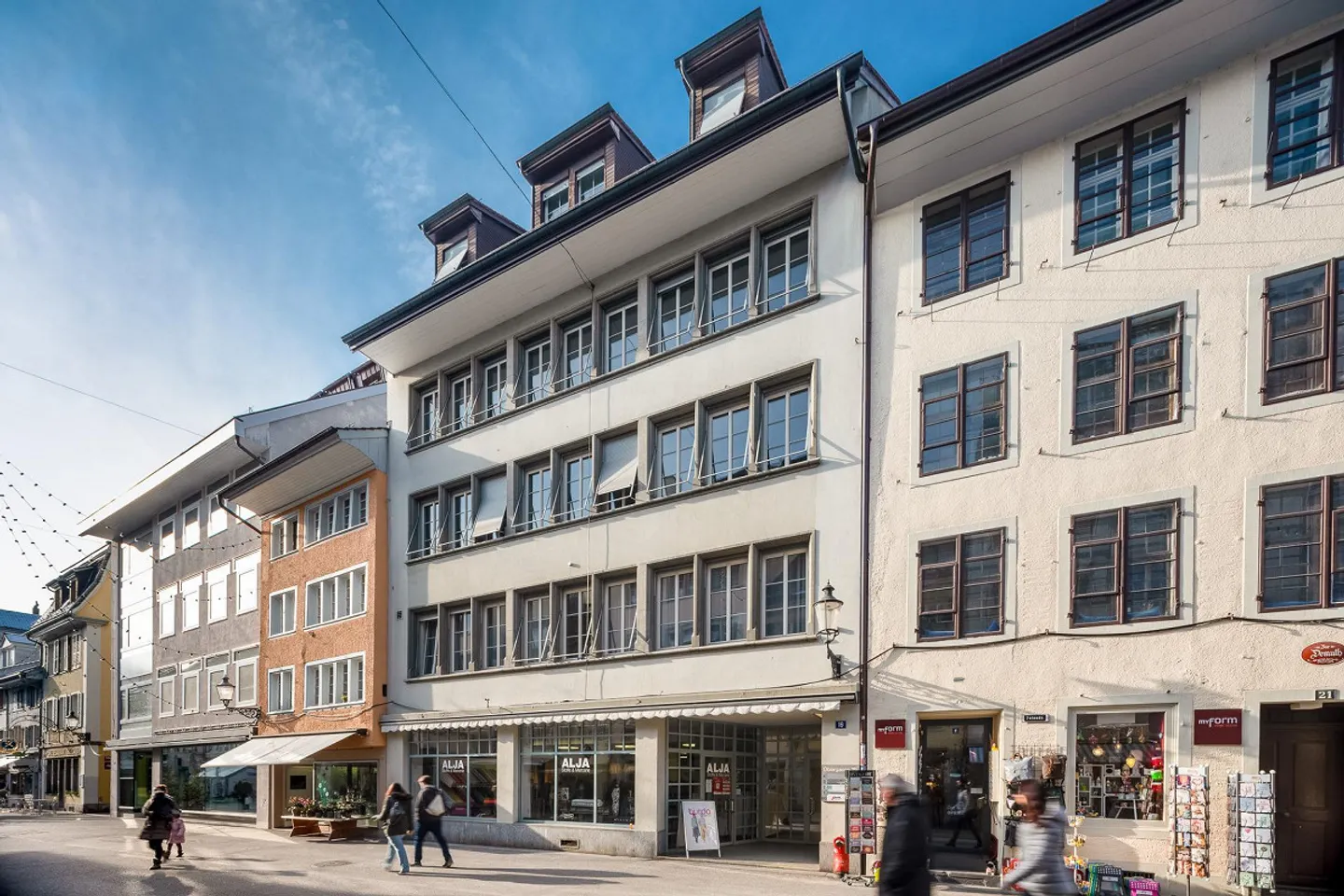 High-Frequency Retail Space 153m² in Winterthur - Photo 1 of 8
