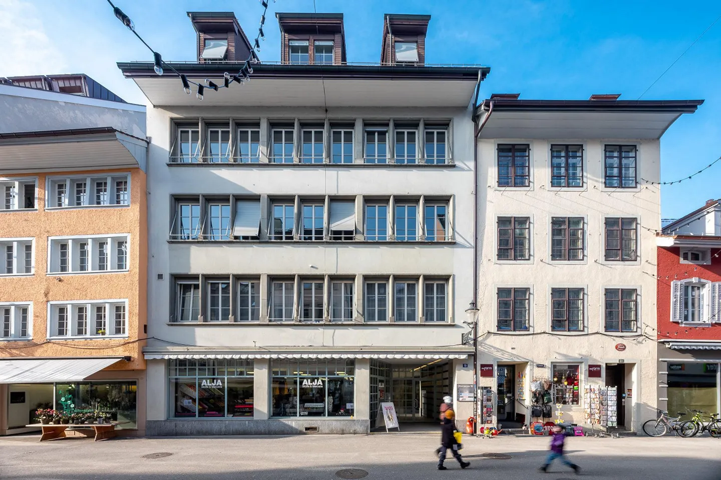 High-Frequency Retail Space 153m² in Winterthur - Photo 2 of 8