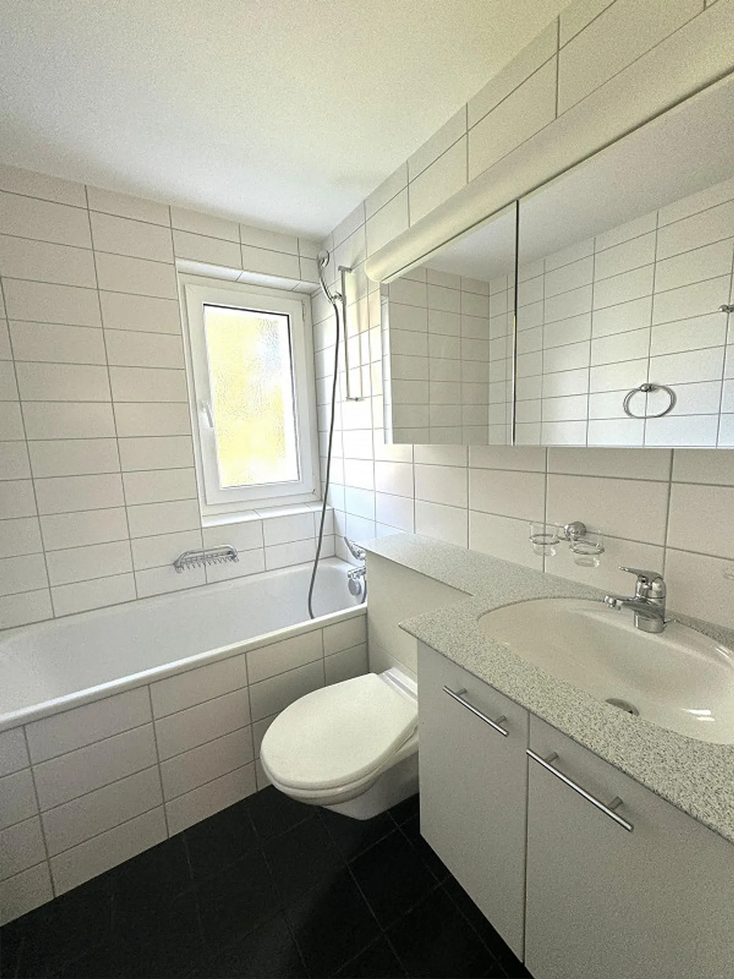 Spacious 4.0-room apartment with large balcony in a quiet location - Photo 7 of 10