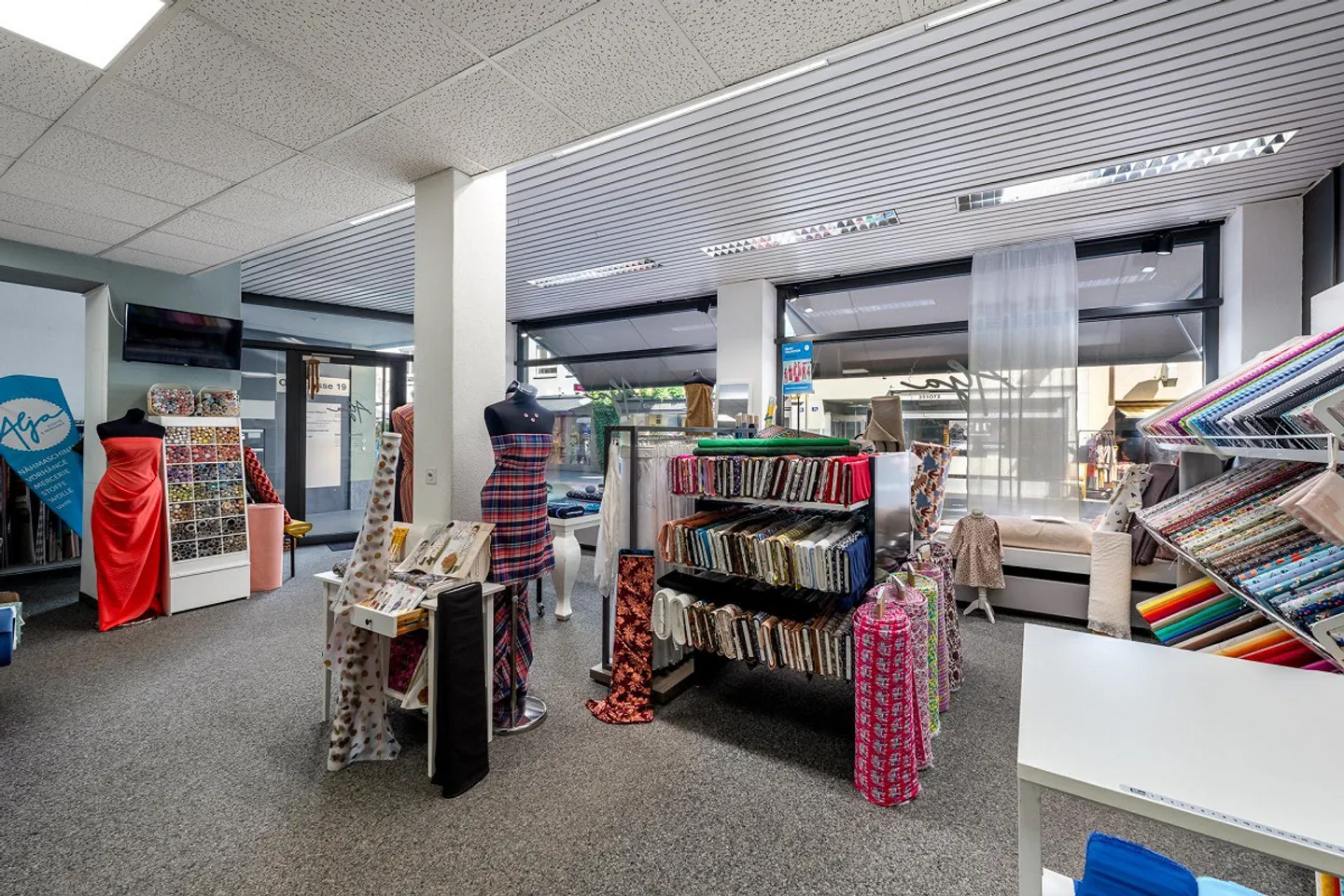 High-Frequency Retail Space 153m² in Winterthur - Photo 4 of 8