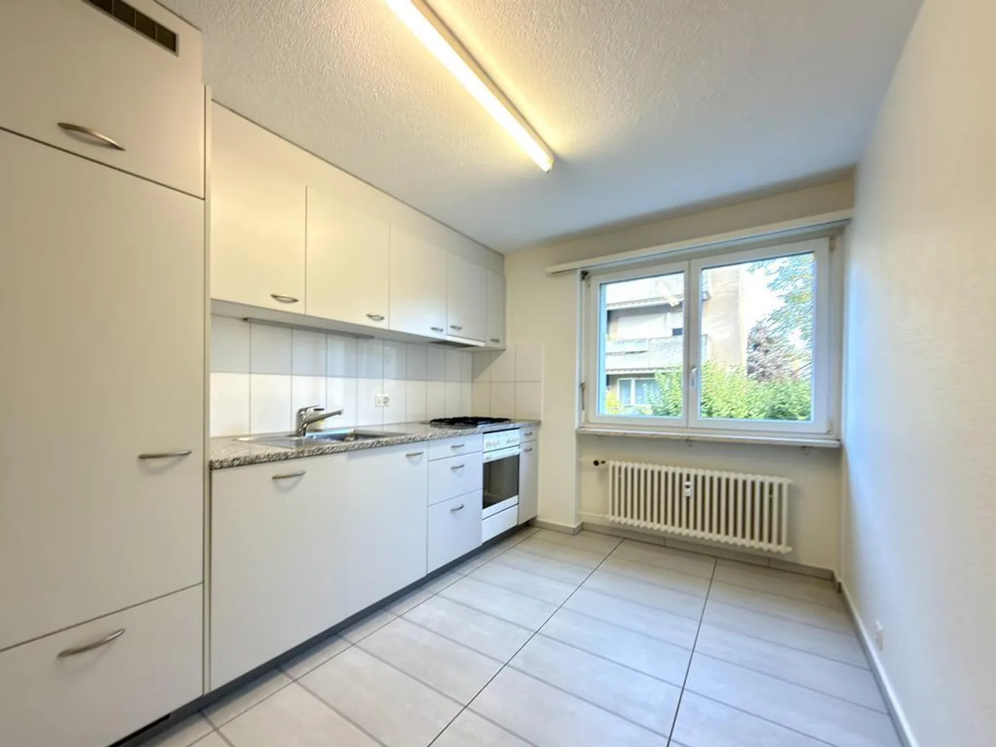 Appartement lumineux avec balcon ensoleillé dans un emplacement calme à Reinach - Photo 2 sur 12