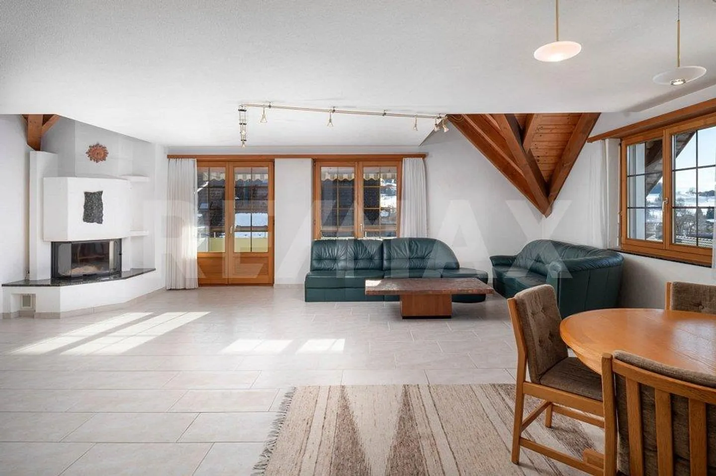 Plenty of Space in a Beautiful Location with a View over Bäretswil - Photo 4 of 13