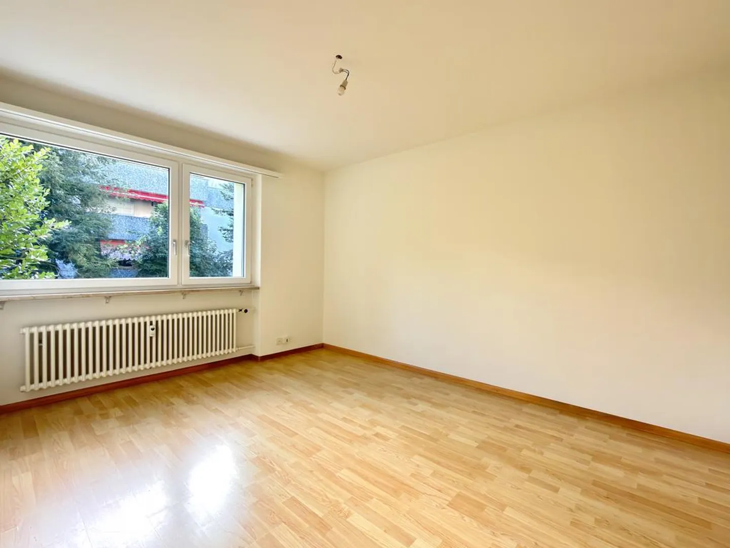 Appartement lumineux avec balcon ensoleillé dans un emplacement calme à Reinach - Photo 5 sur 12