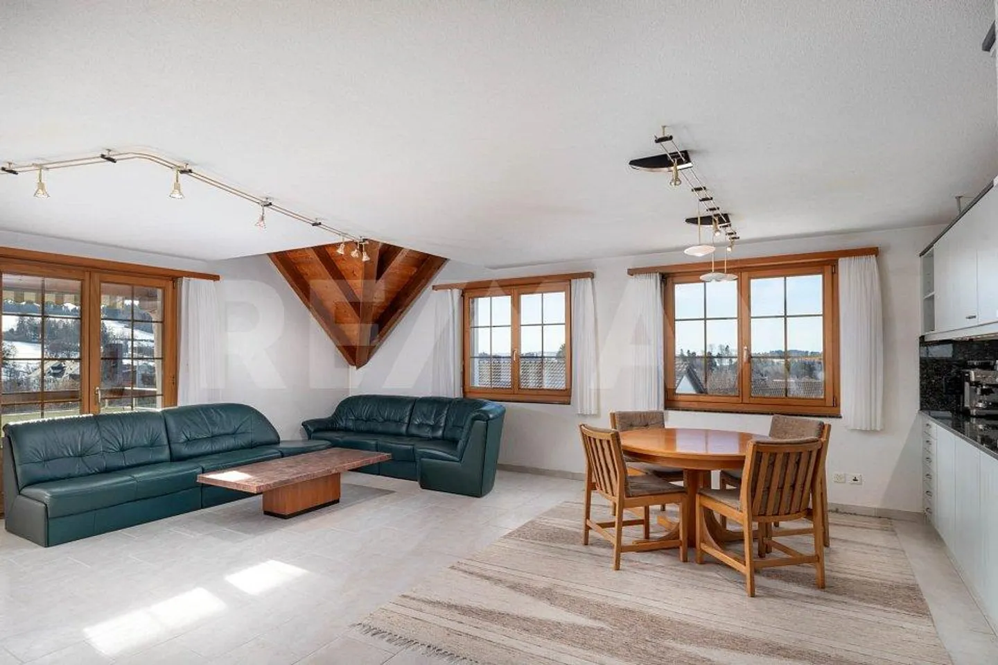 Plenty of Space in a Beautiful Location with a View over Bäretswil - Photo 5 of 13