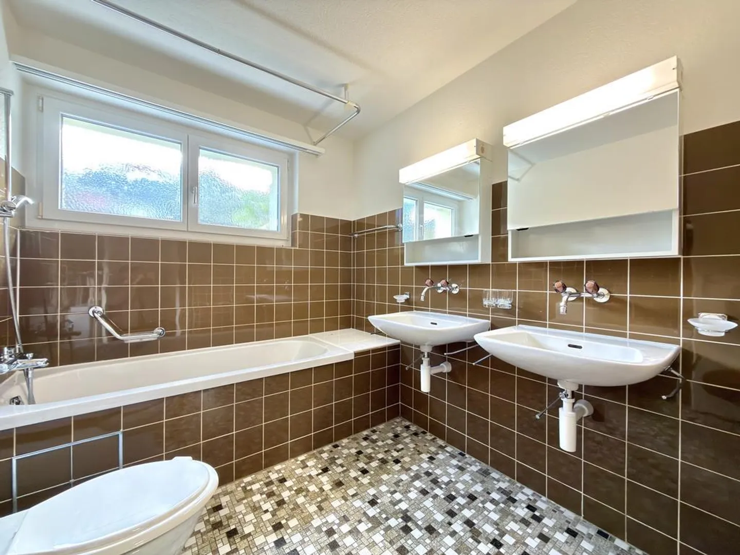 Appartement lumineux avec balcon ensoleillé dans un emplacement calme à Reinach - Photo 9 sur 12