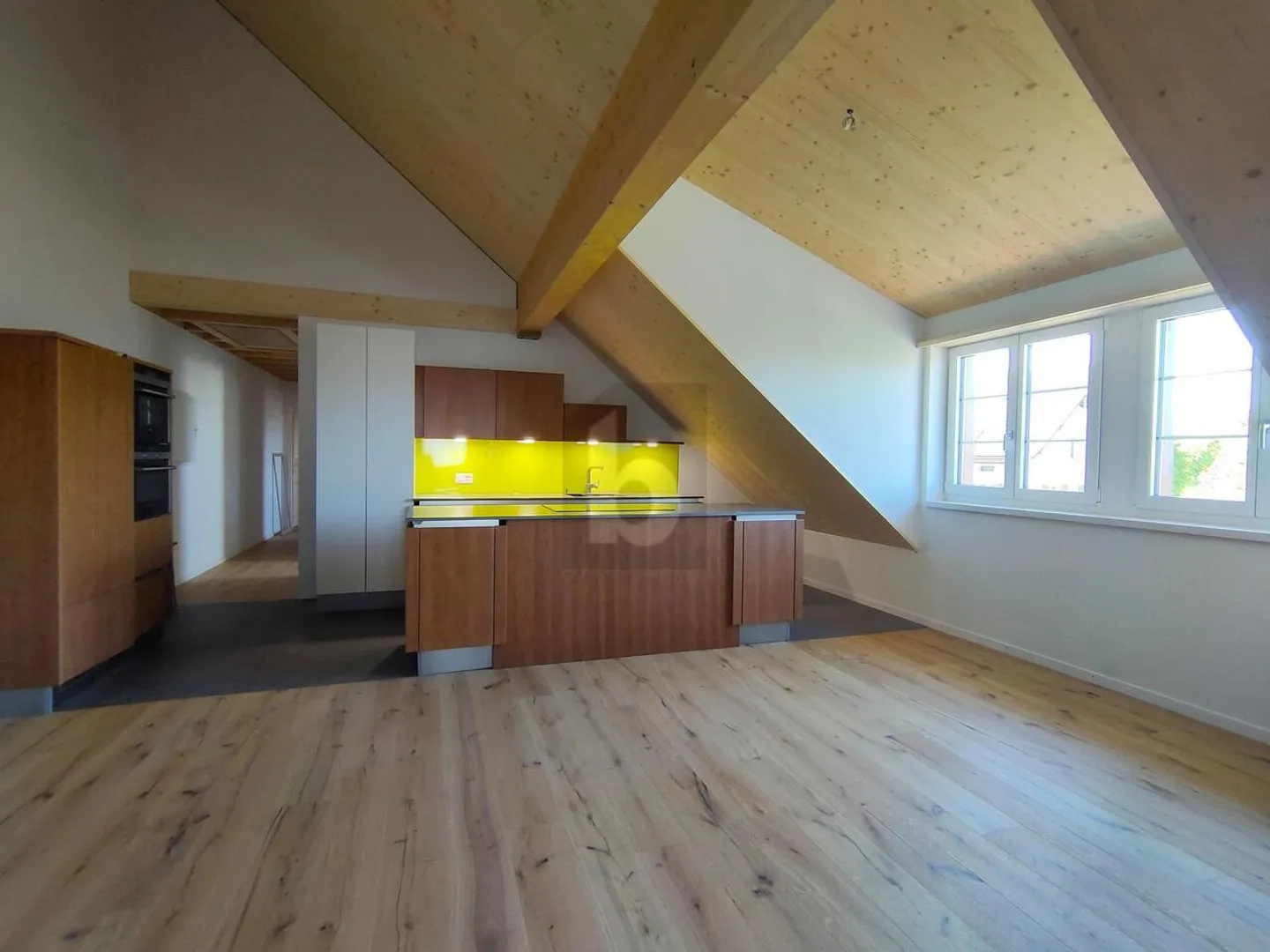 WITH LIFT AND HIGH-QUALITY INTERIOR DESIGN - Photo 2 of 6
